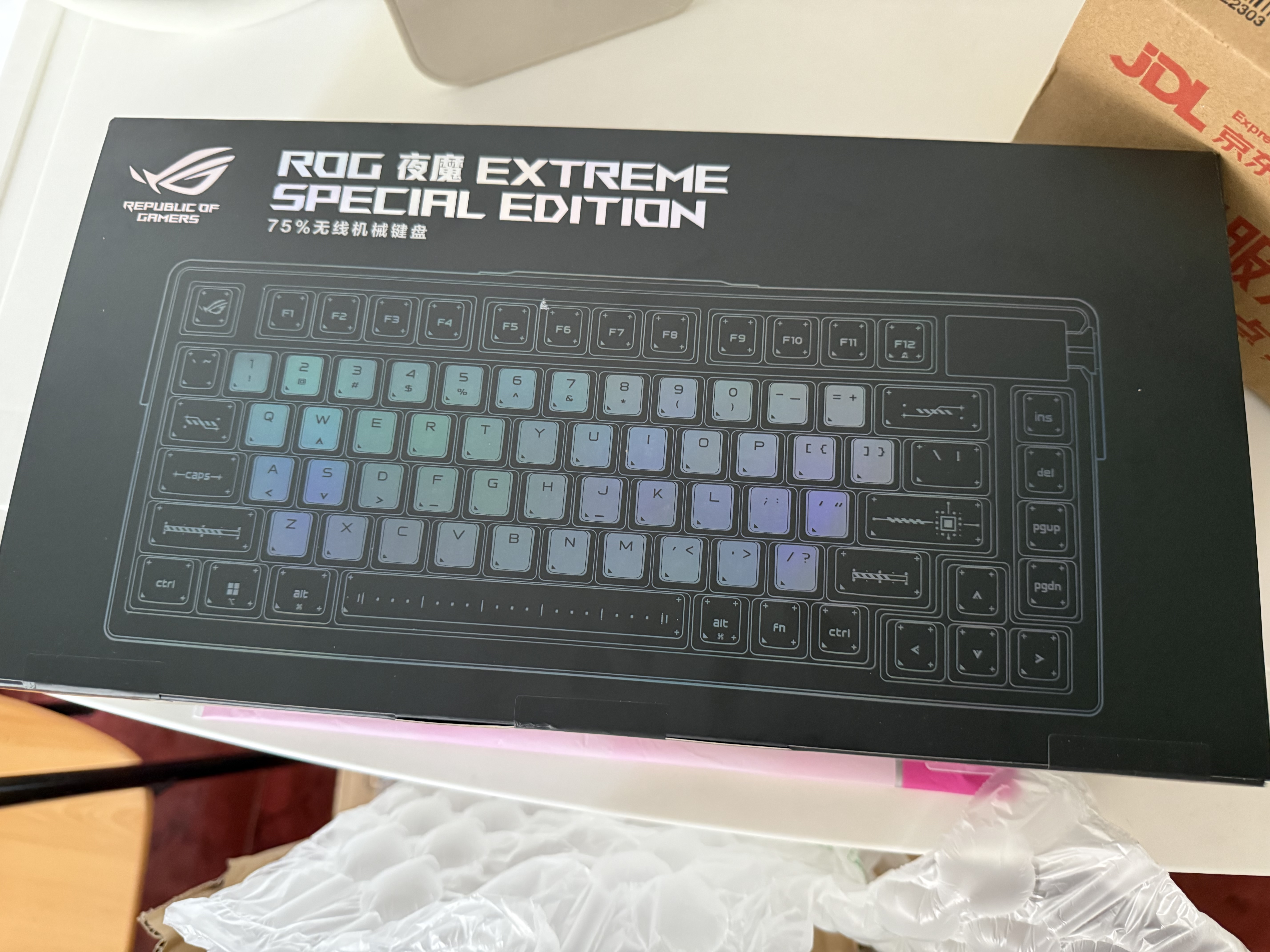 ROG夜魔Extreme SE 机械键盘 75%配列 游戏电竞键盘 无线8K 全彩OLED触摸屏 无线三模连接 NX雪武白轴 实拍图