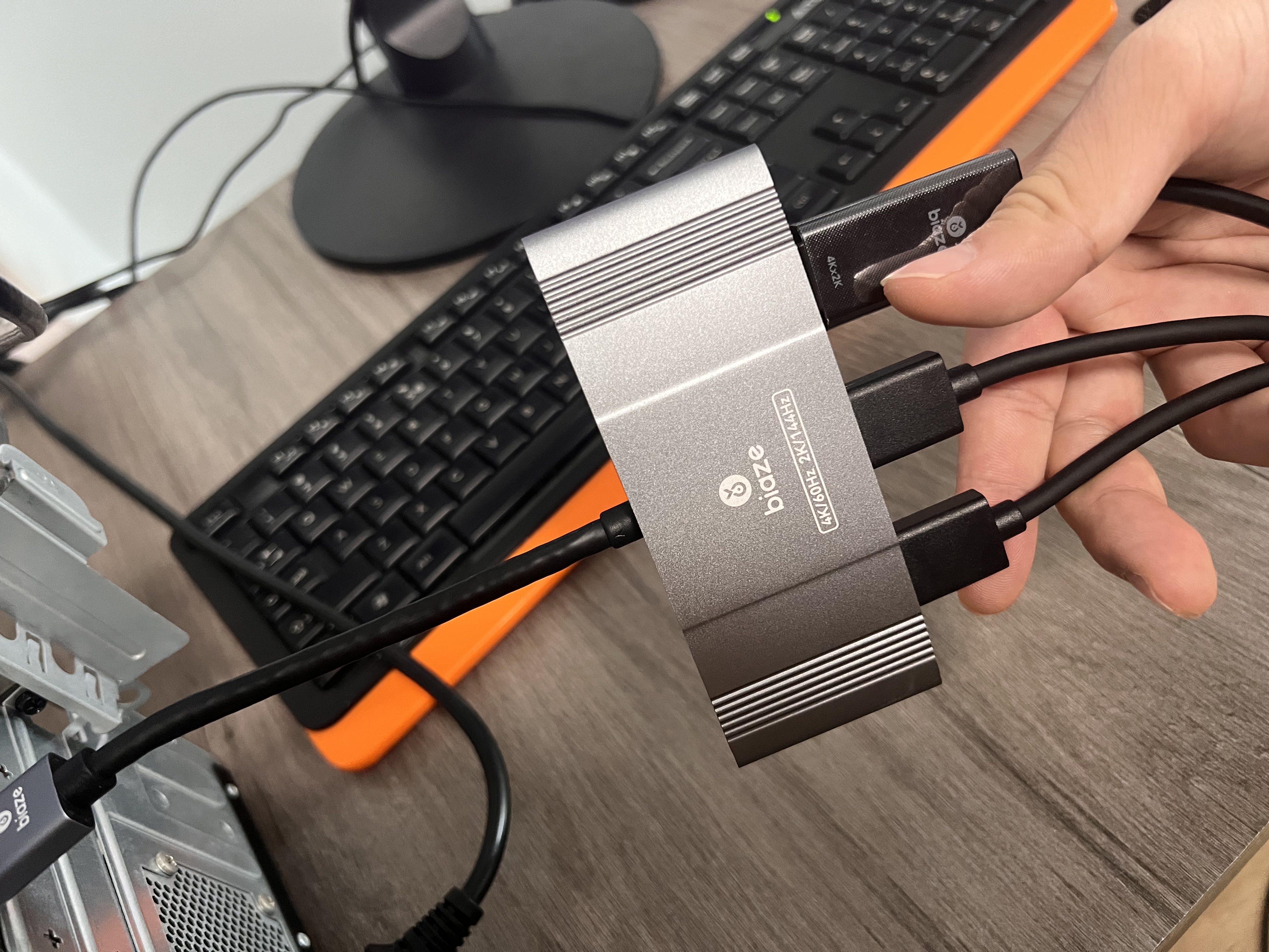 毕亚兹 DP转HDMI一分三转换器扩展坞 4k60hz 支持多屏扩展复制功能 台式机显卡笔记本电视显示器 实拍图