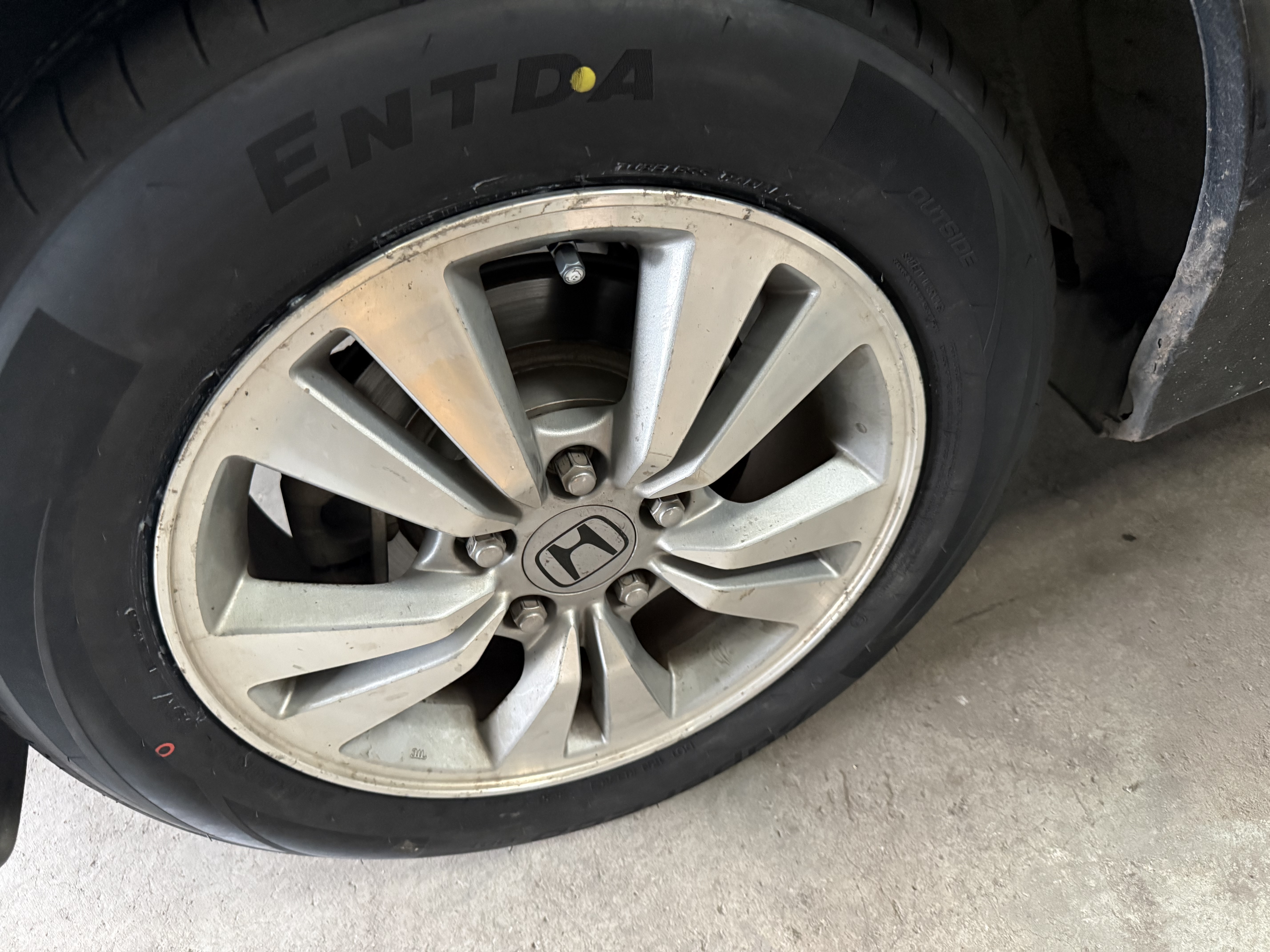 ENTDA中策安达轮胎 汽车轮胎 215/60R16 99V D01 适配雅阁/帕萨特 实拍图