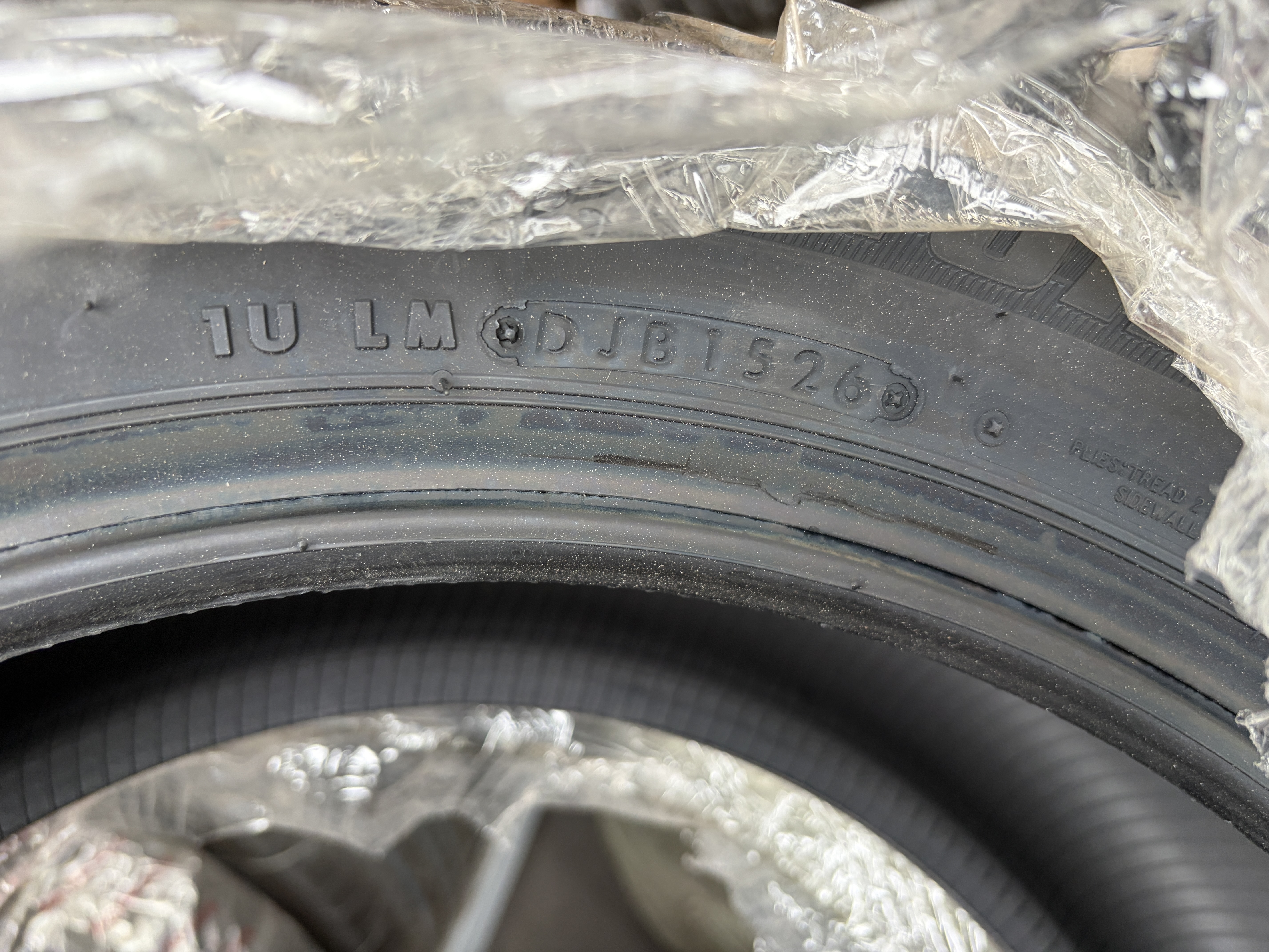 普利司通（Bridgestone）汽车轮胎 215/55R17 94V ER370 配套新奥德赛/XRV/适配皇冠/锐志 实拍图
