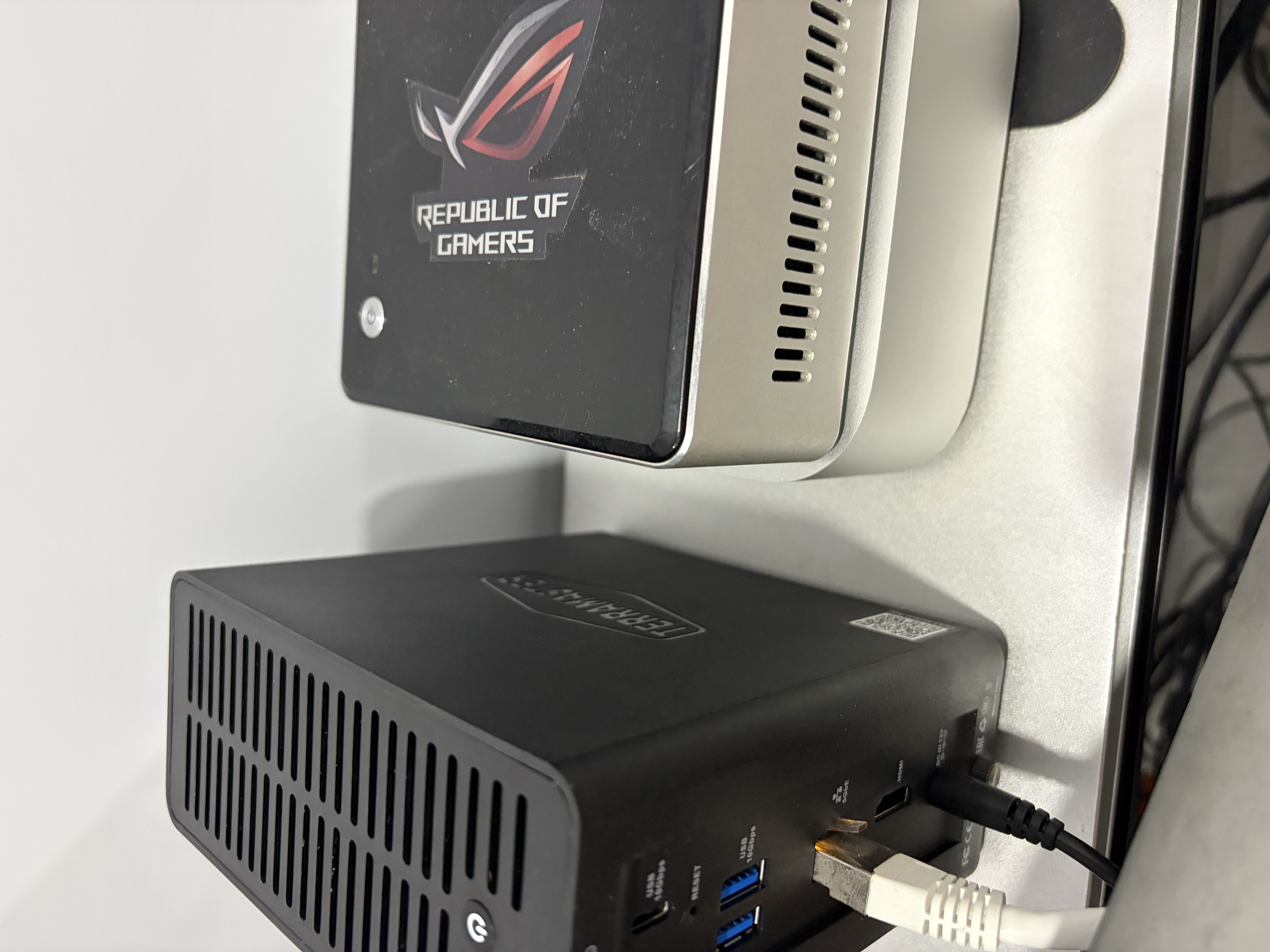 铁威马（TERRA MASTER）私有云F4 SSD 5G网口全闪四盘位家庭NAS网络存储全固态个人云AI家庭服务器相册备份手机电脑扩容 实拍图