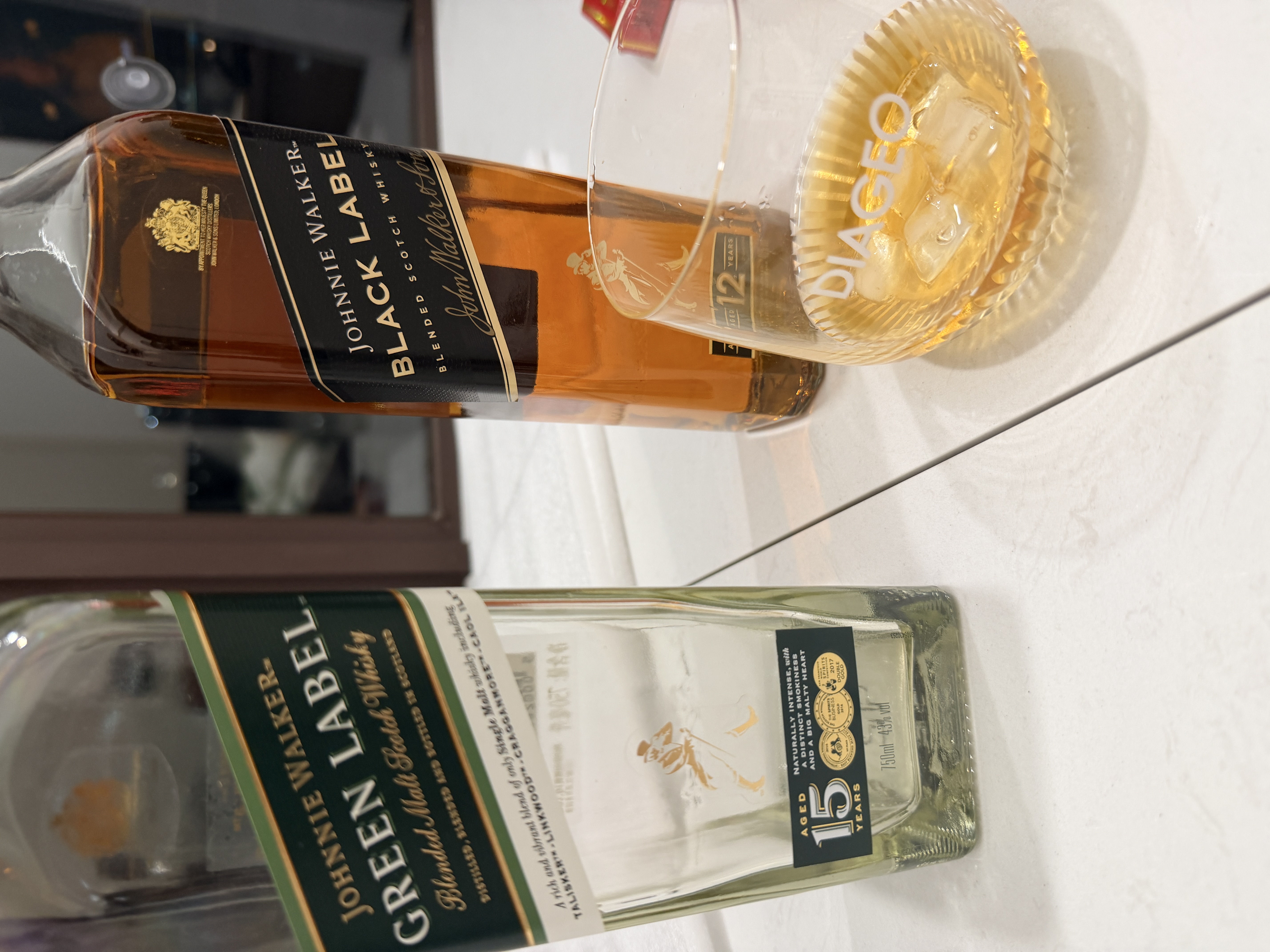 尊尼获加（JOHNNIE WALKER）洋酒 12年黑方黑牌700ml 苏格兰调和型威士忌无盒 实拍图