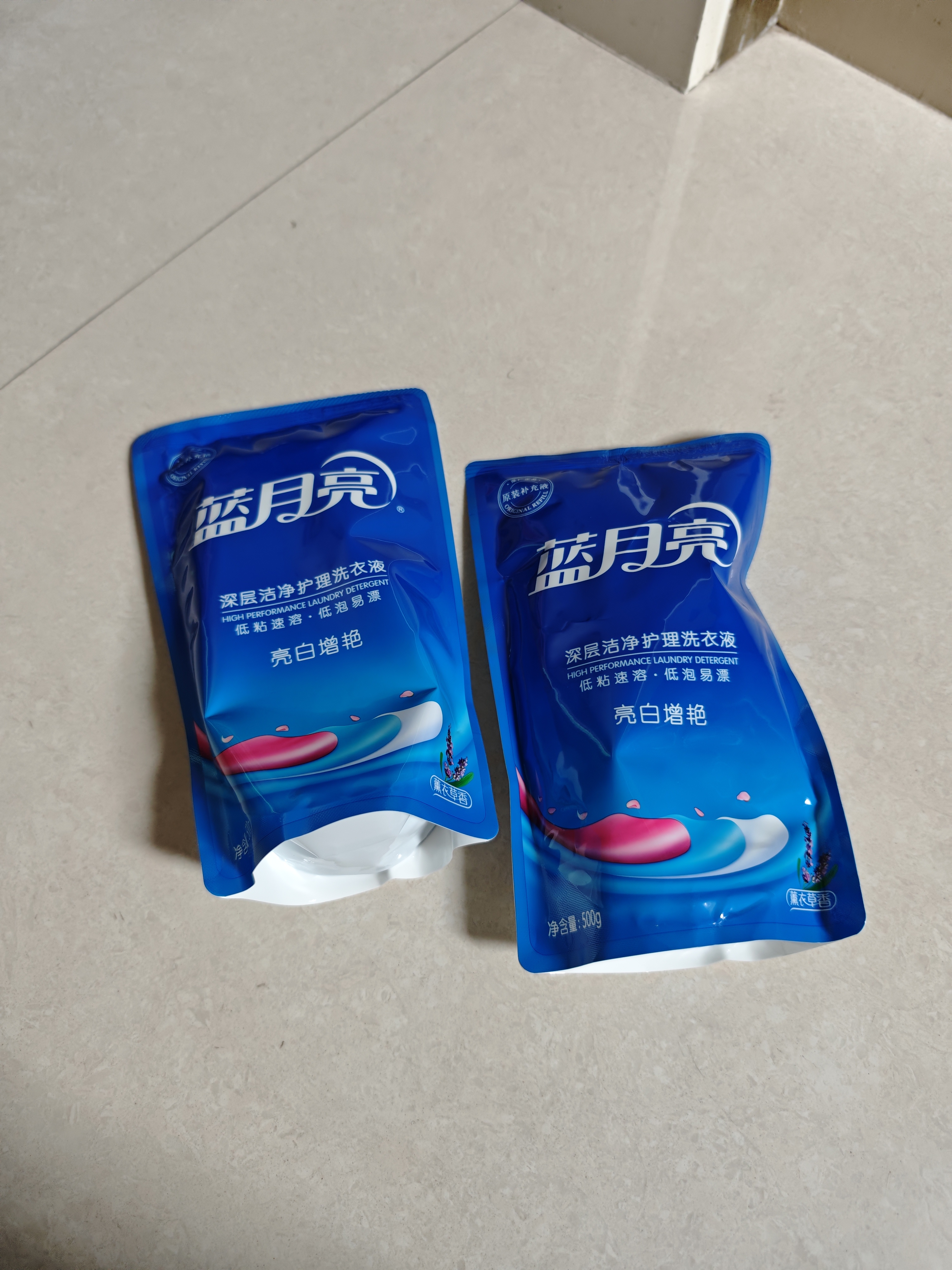 蓝月亮亮白洗衣液薰衣草香机洗补充装套装 持久亮丽衣物增艳 8斤：500g*8袋 实拍图