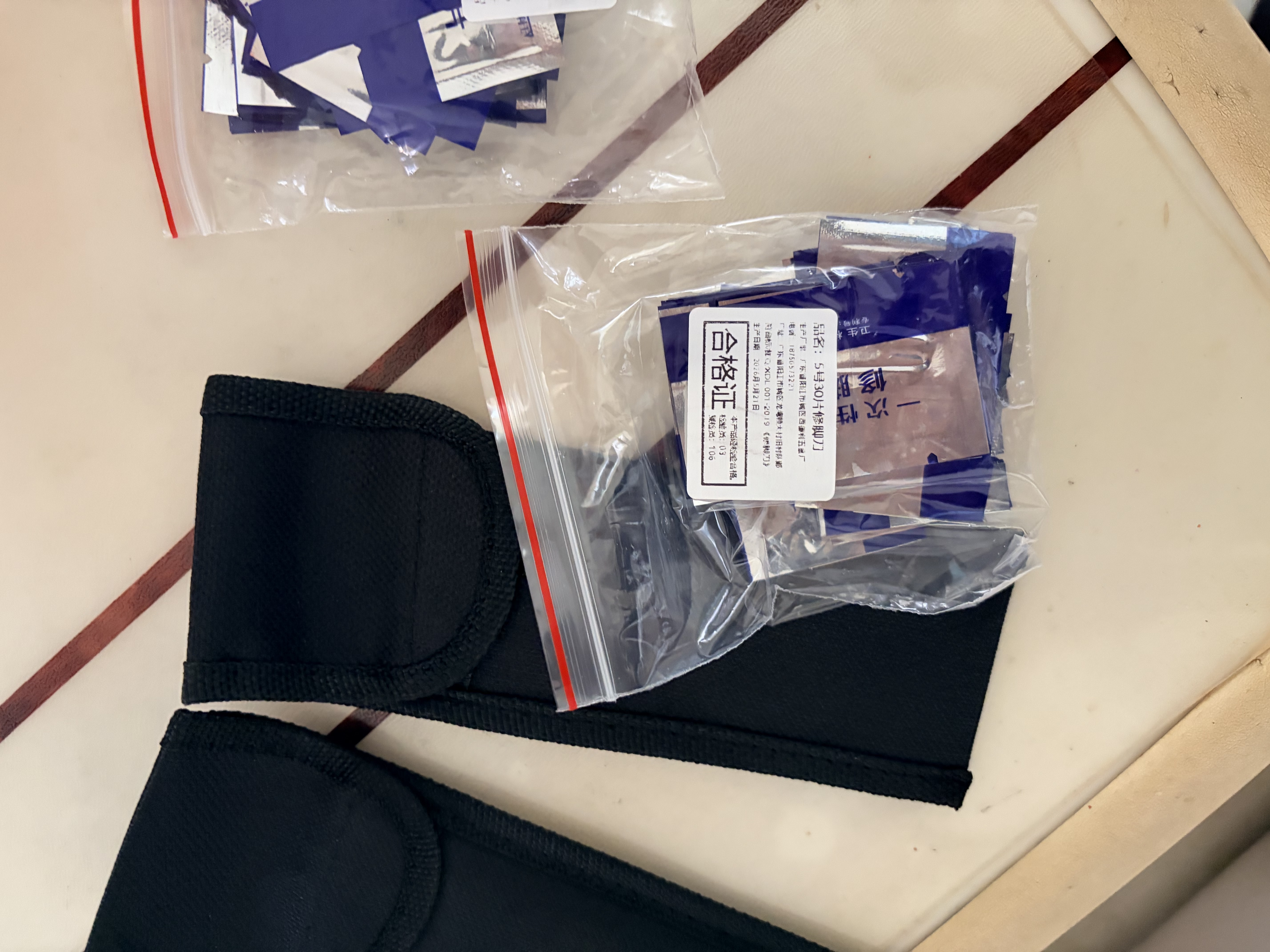 DOCLINS 一次性修脚刀片刀架套装可替换刀柄足浴店专业修脚刀去死皮扬州三把刀 小刀架+30片5号刀片 实拍图