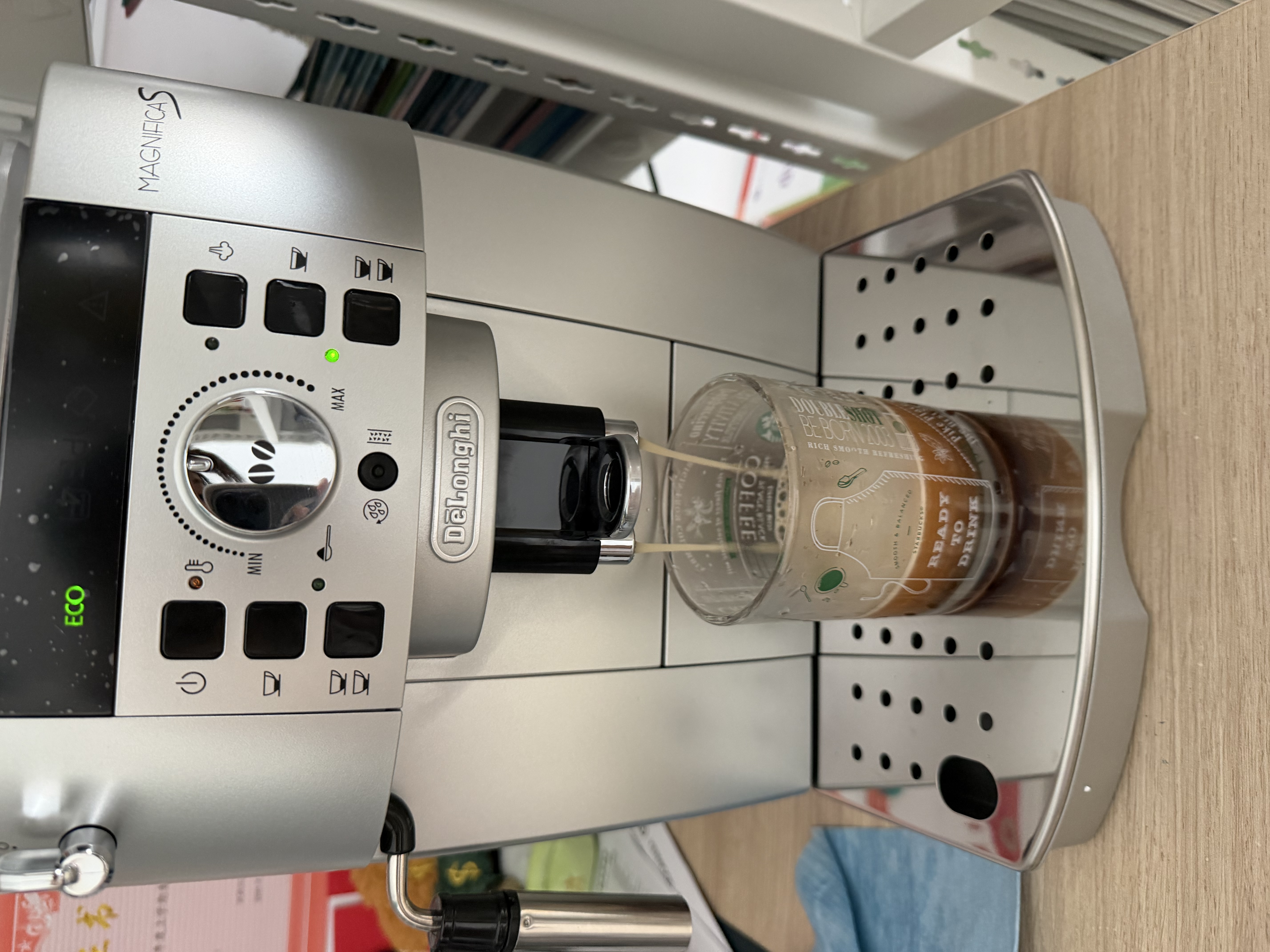 德龙（Delonghi） 意式咖啡机家用全自动研磨一体萃取一键式美式咖啡奶泡机现磨自动清洗洗豆/粉双用ECAM22.110 22.110【银色】 实拍图