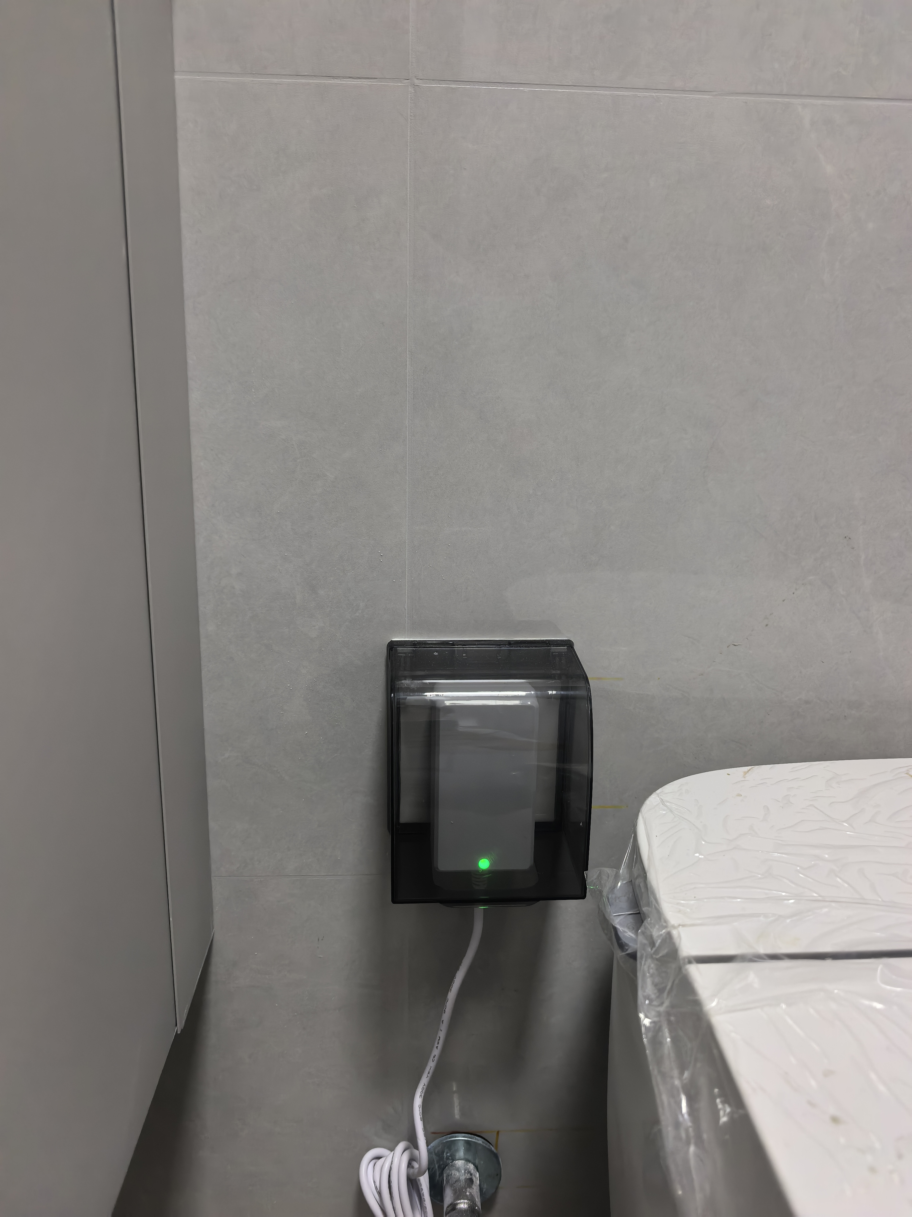国际电工 86型自粘贴加高插座防水罩防溅盒智能电源插座防水盒保护罩 黑色透明一位加高防水盒  实拍图