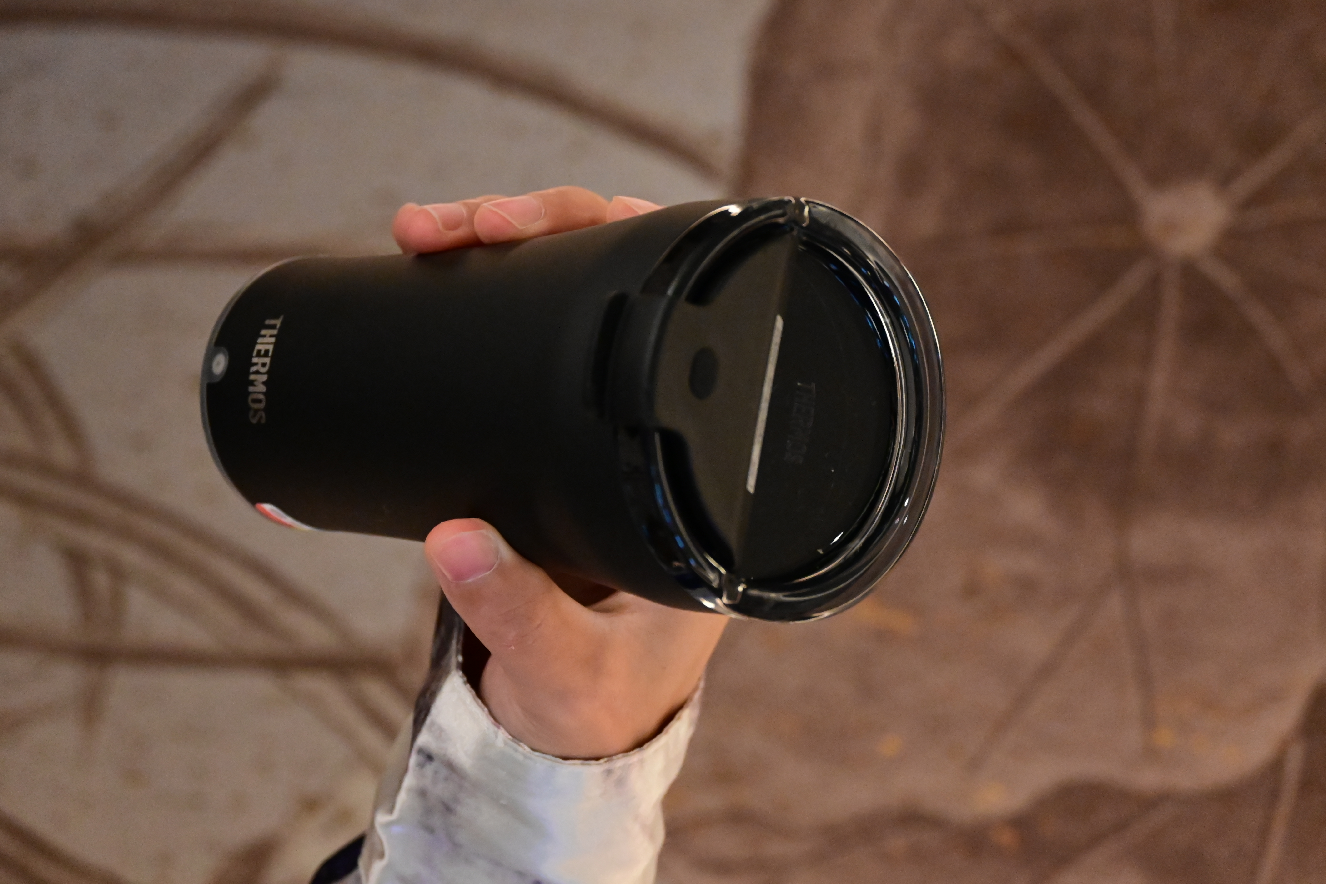 膳魔师（THERMOS）便携电动搅拌杯咖啡杯新款陶瓷涂层车载办公室保温杯高颜值水杯子 膳魔师-曜夜黑【395ml】+灰色杯套 实拍图