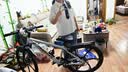 凤凰上海凤凰山地车自行车男士女式学生成人变速宽胎越野公路赛单车 【钢架/全套竞速轴承】六刀消白 26寸24速【建议身高158-188cm】 实拍图