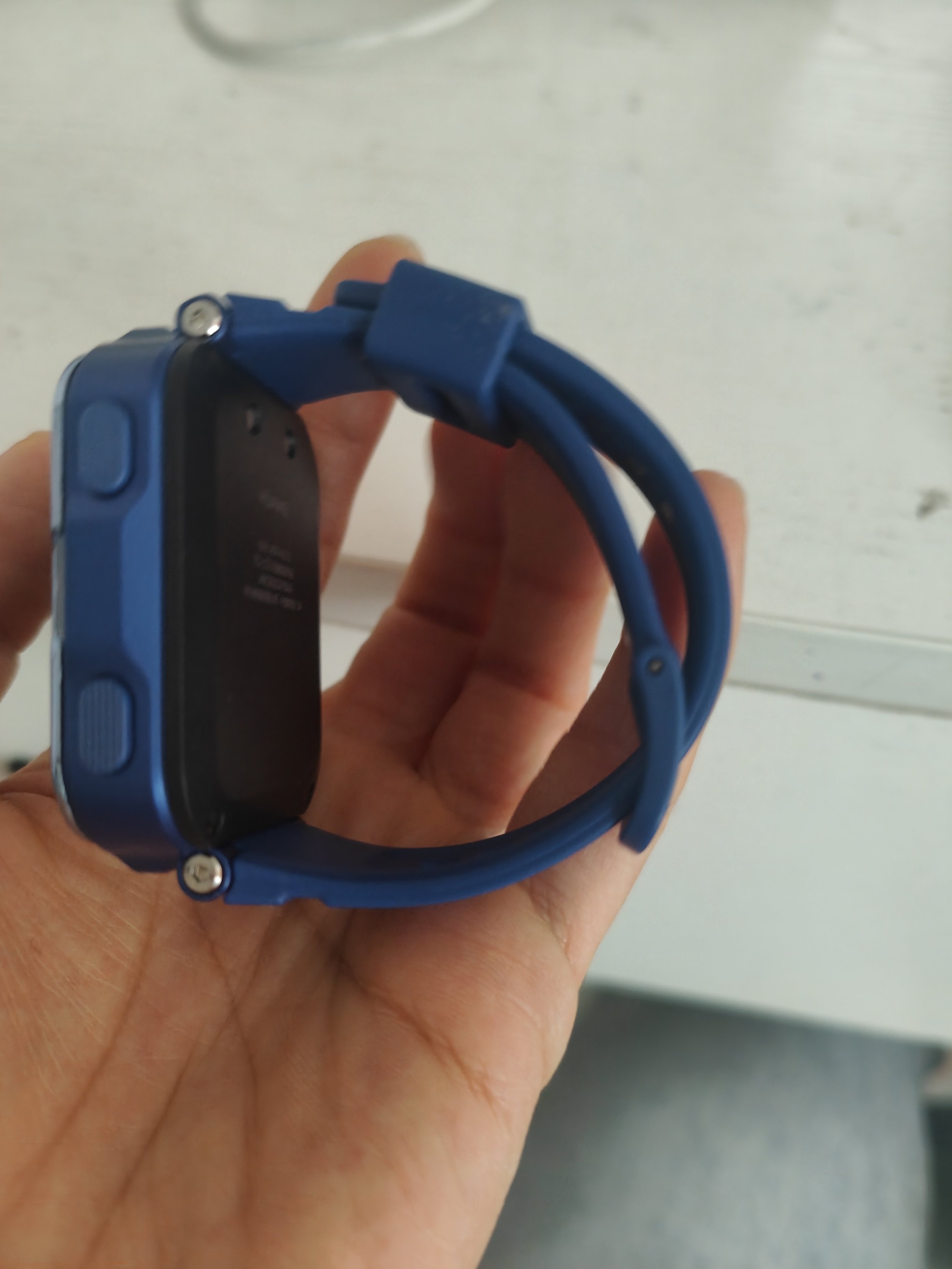华为（HUAWEI）儿童手表4 Pro 蓝色 电话手表 畅连视频通话九重AI定位 LED灯光守护支持儿童微信 实拍图