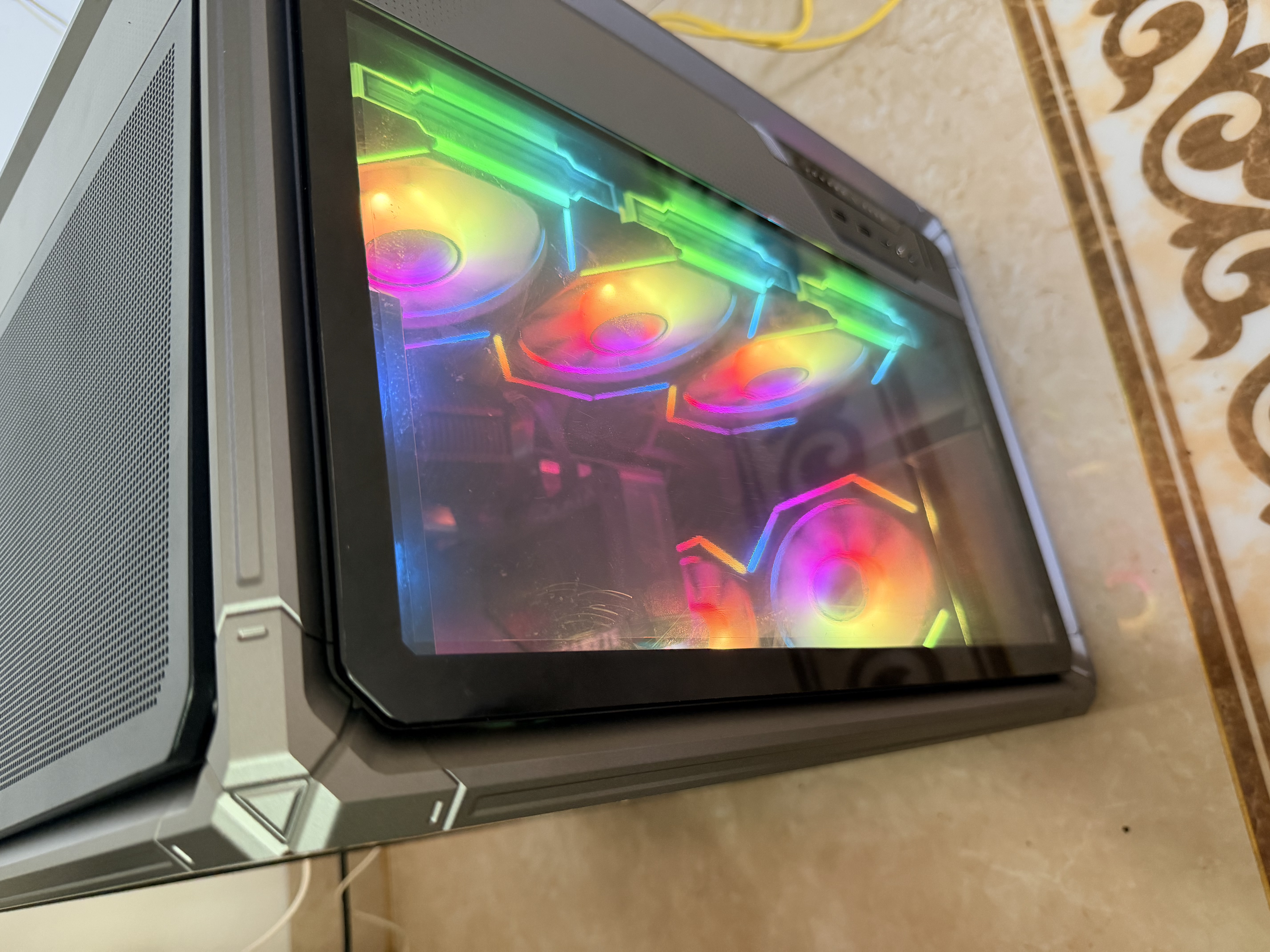 技嘉（GIGABYTE）RTX 5060 8G显卡 魔鹰/雪鹰/白色冰猎鹰/风魔MAX 台式机电脑 三角洲吃鸡游戏智能学习渲染独显 RTX5060 OC 8G猎鹰MAX 奢华三风扇 实拍图