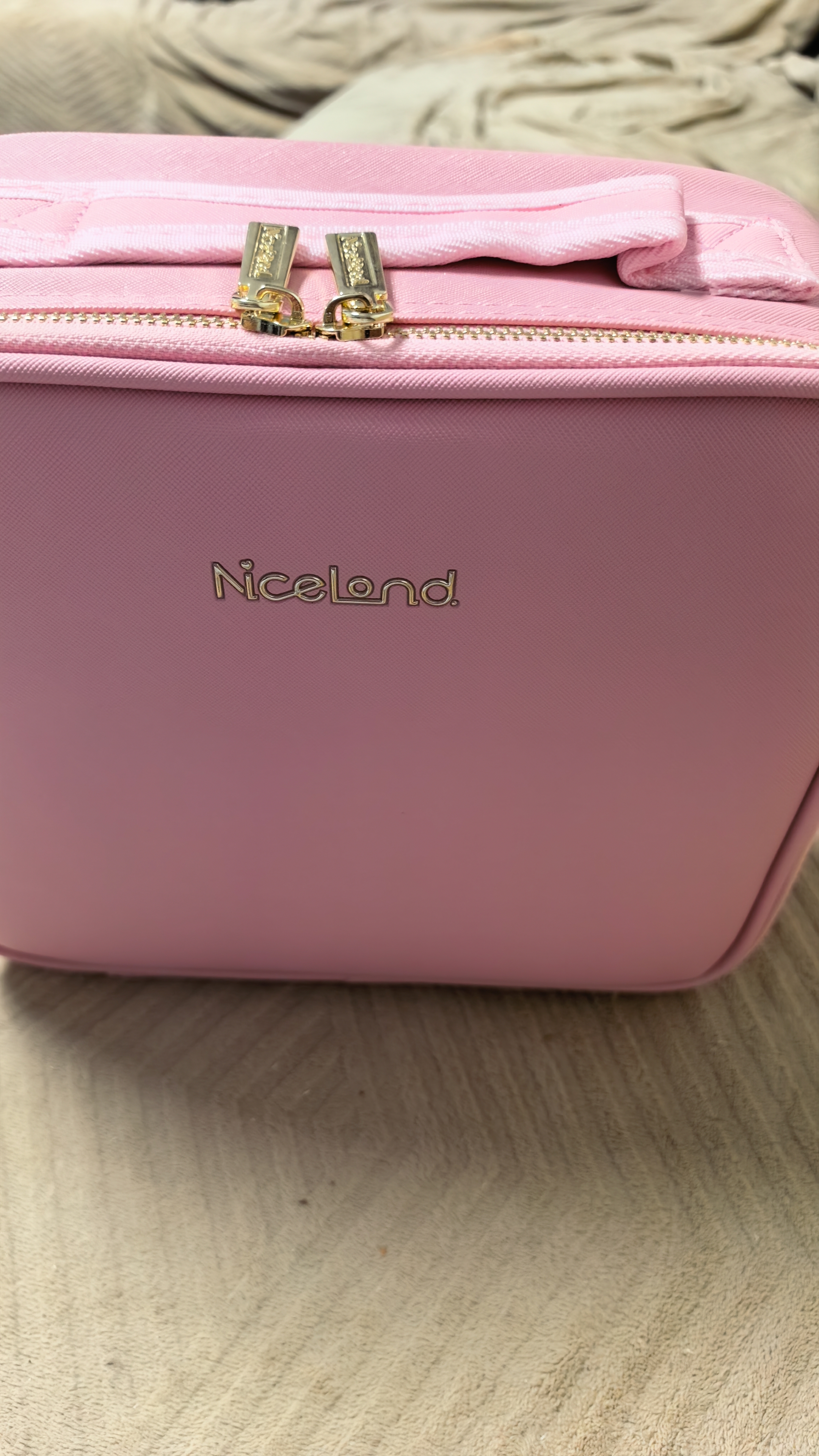 纳诗莲（NiceLand） 带灯化妆包LED灯光便携旅行手提化妆箱化妆盒可调亮度可充电池 粉色小号 26*23*11cm 带智能LED灯光镜子 实拍图