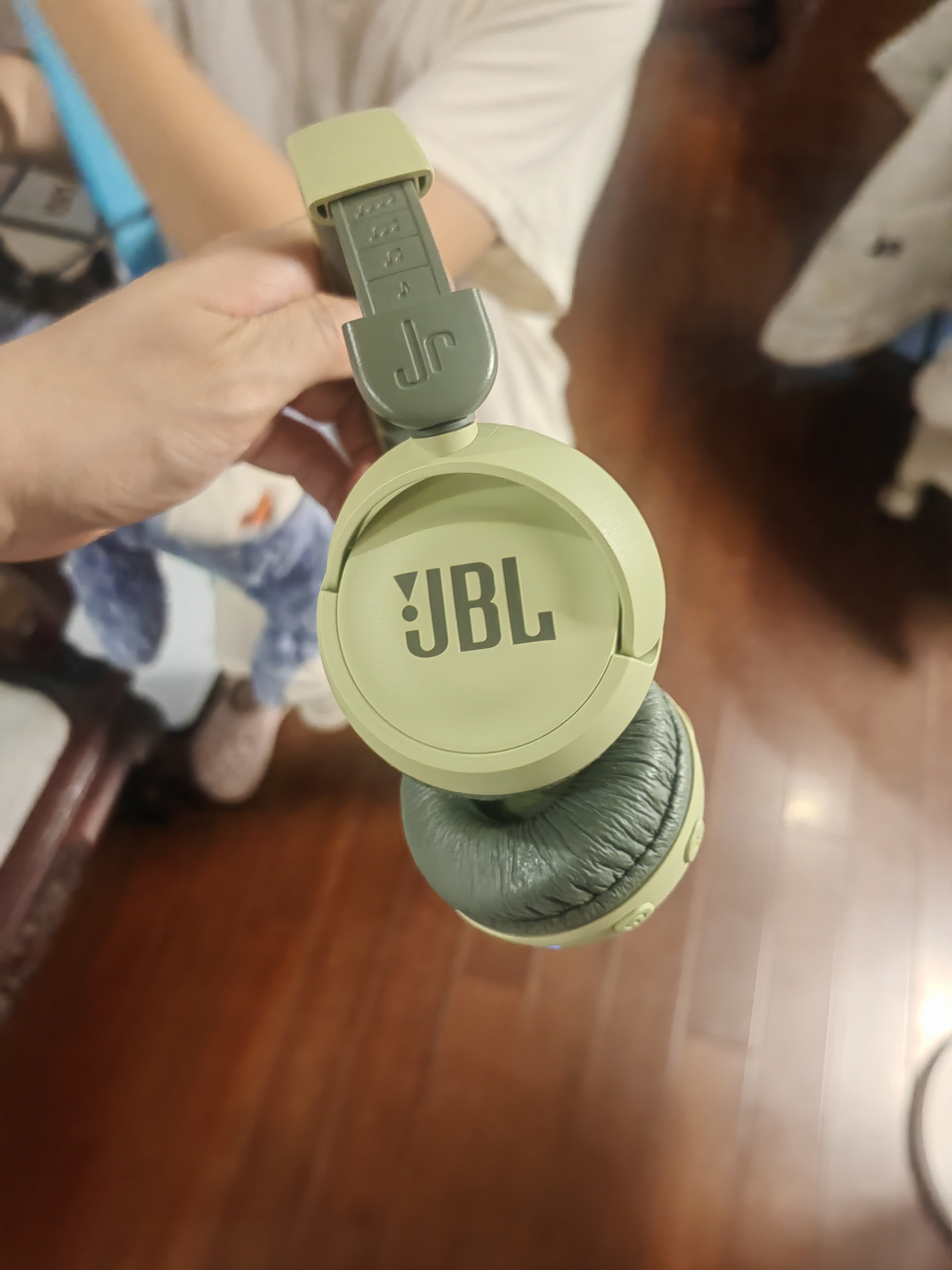 JBLJR310BT 头戴式无线蓝牙儿童耳机 85dB安全音量 英语学习网课 亲子益智教育 便携出行礼物 深林绿 实拍图