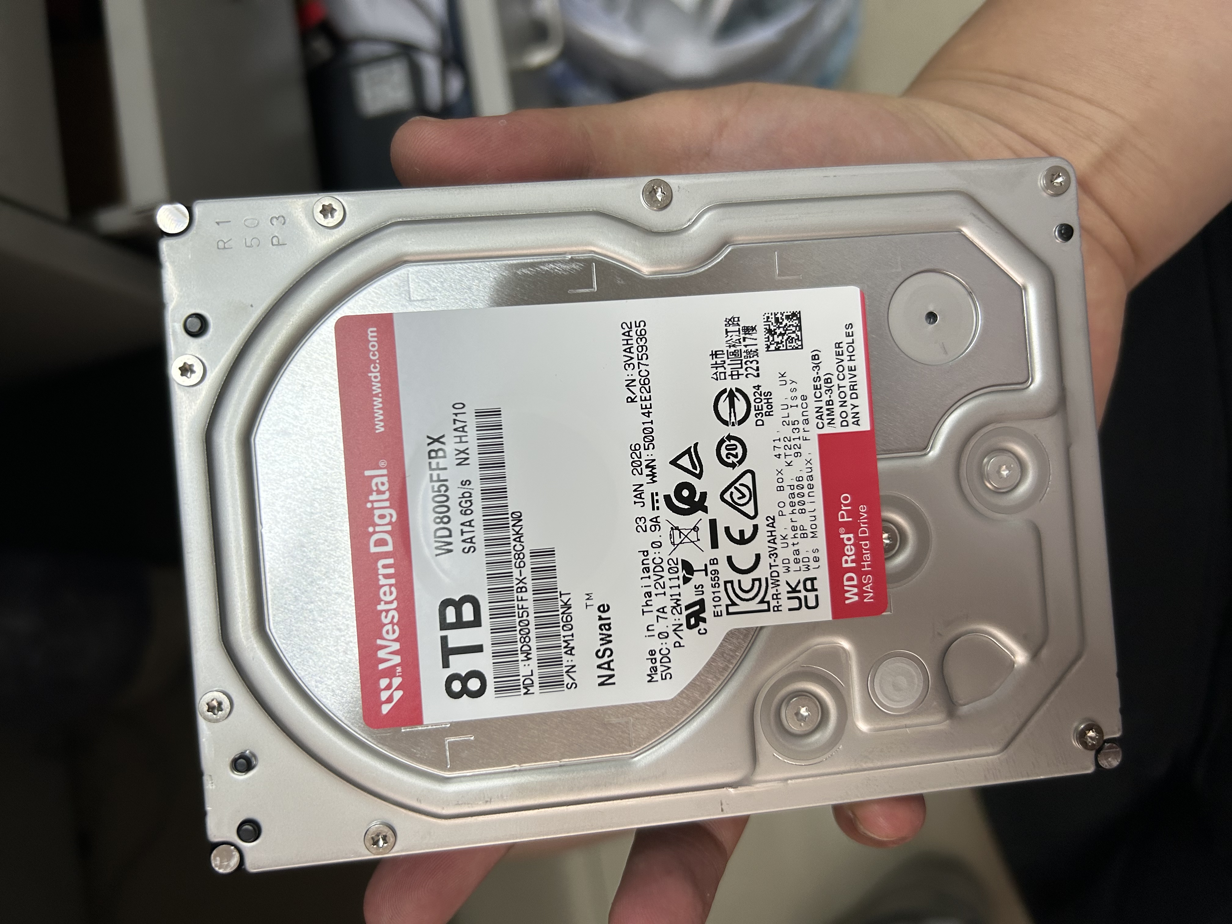 西部数据（WD）NAS机械硬盘 WD Red Pro西数红盘 8TB 7200转256MB SATA CMR垂直 NAS专用硬盘 3.5英寸 WD8005FFBX 实拍图