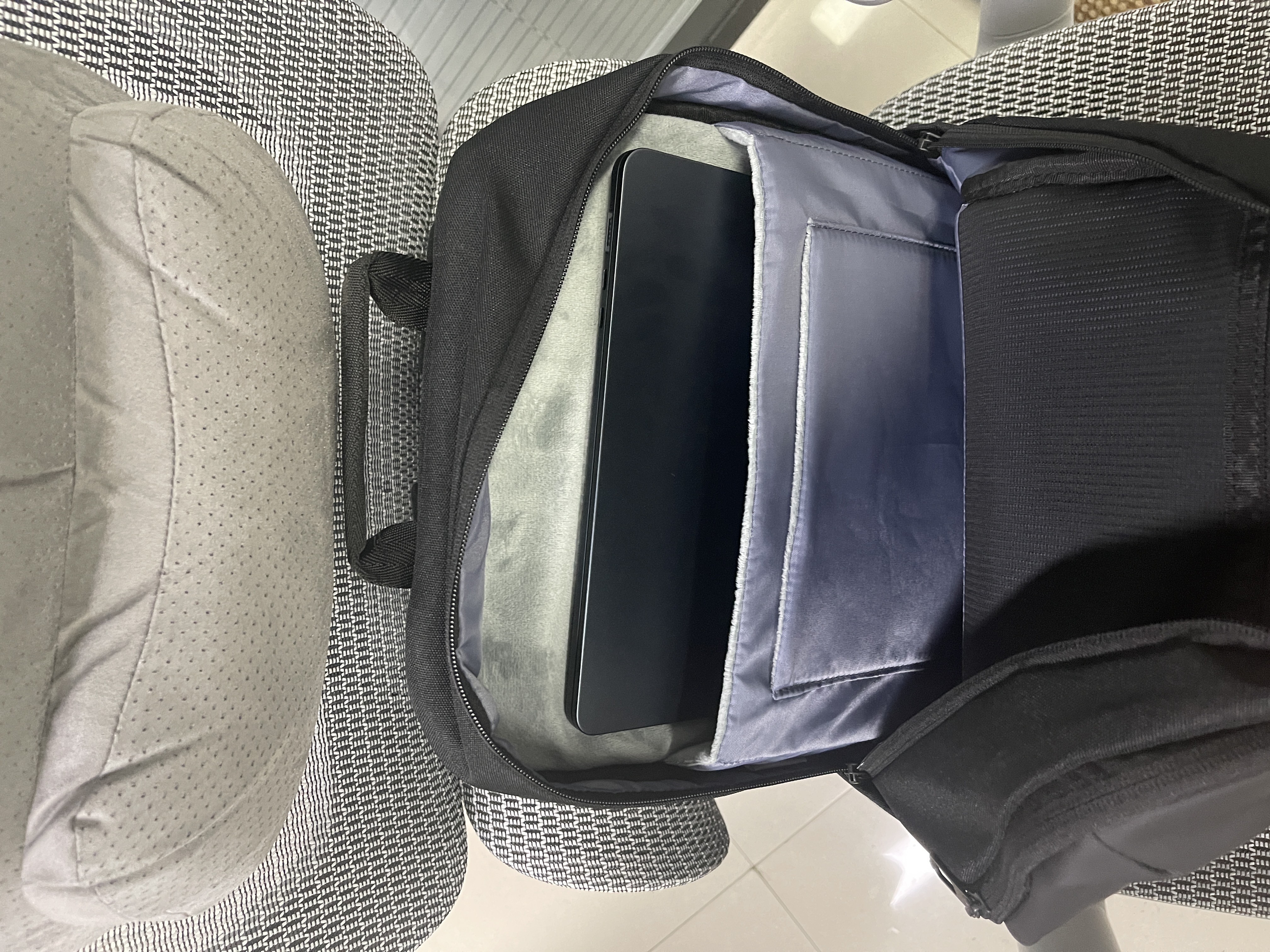 宜丽客（ELECOM）轻型商务双肩包电脑包16英寸笔记本出差旅行包多隔层通勤包书包学 黑色（轻便款） 实拍图