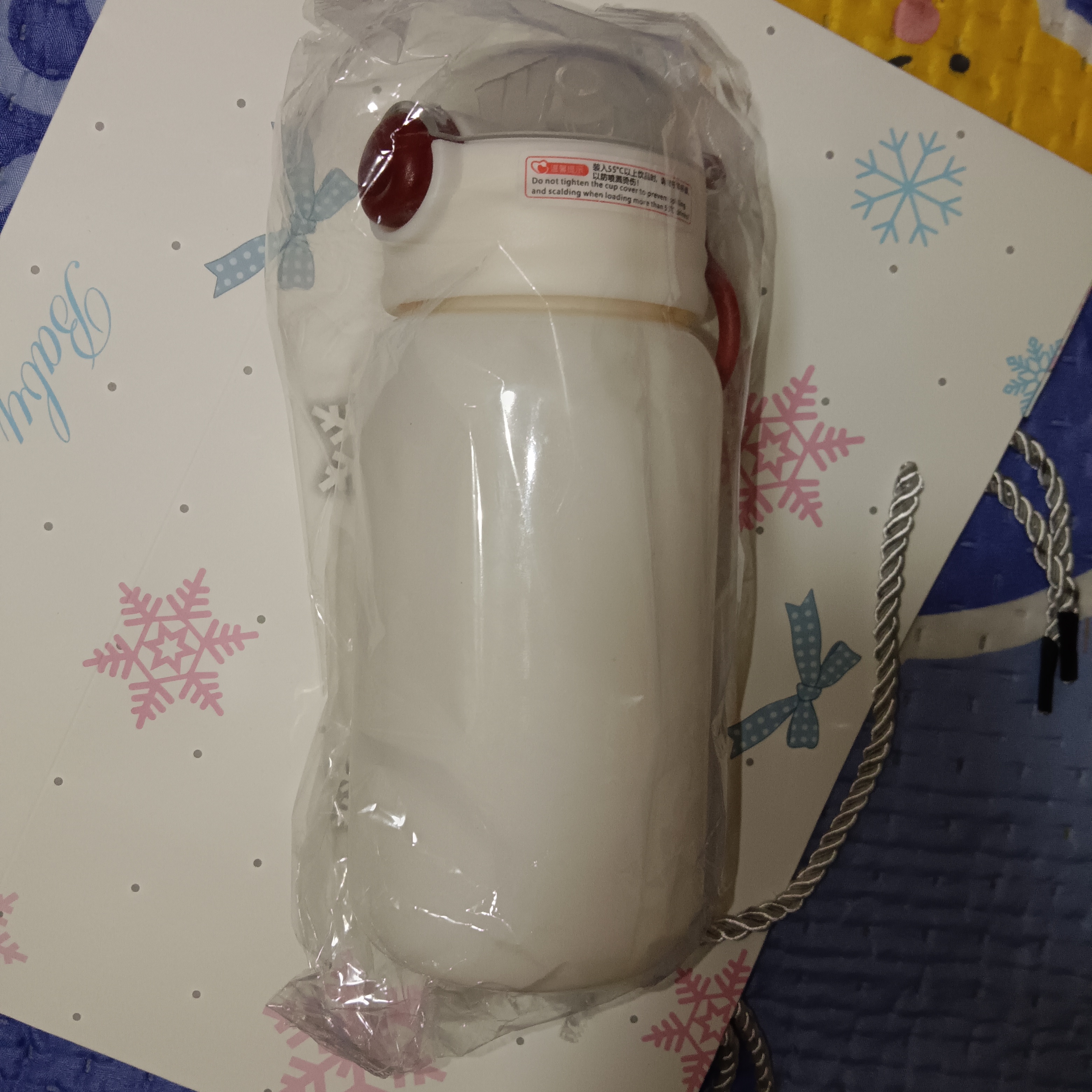 【京东物流】新款塑料儿童吸管杯可爱卡通直饮杯子便携学生女 红色 450ml 樱桃小猫 实拍图
