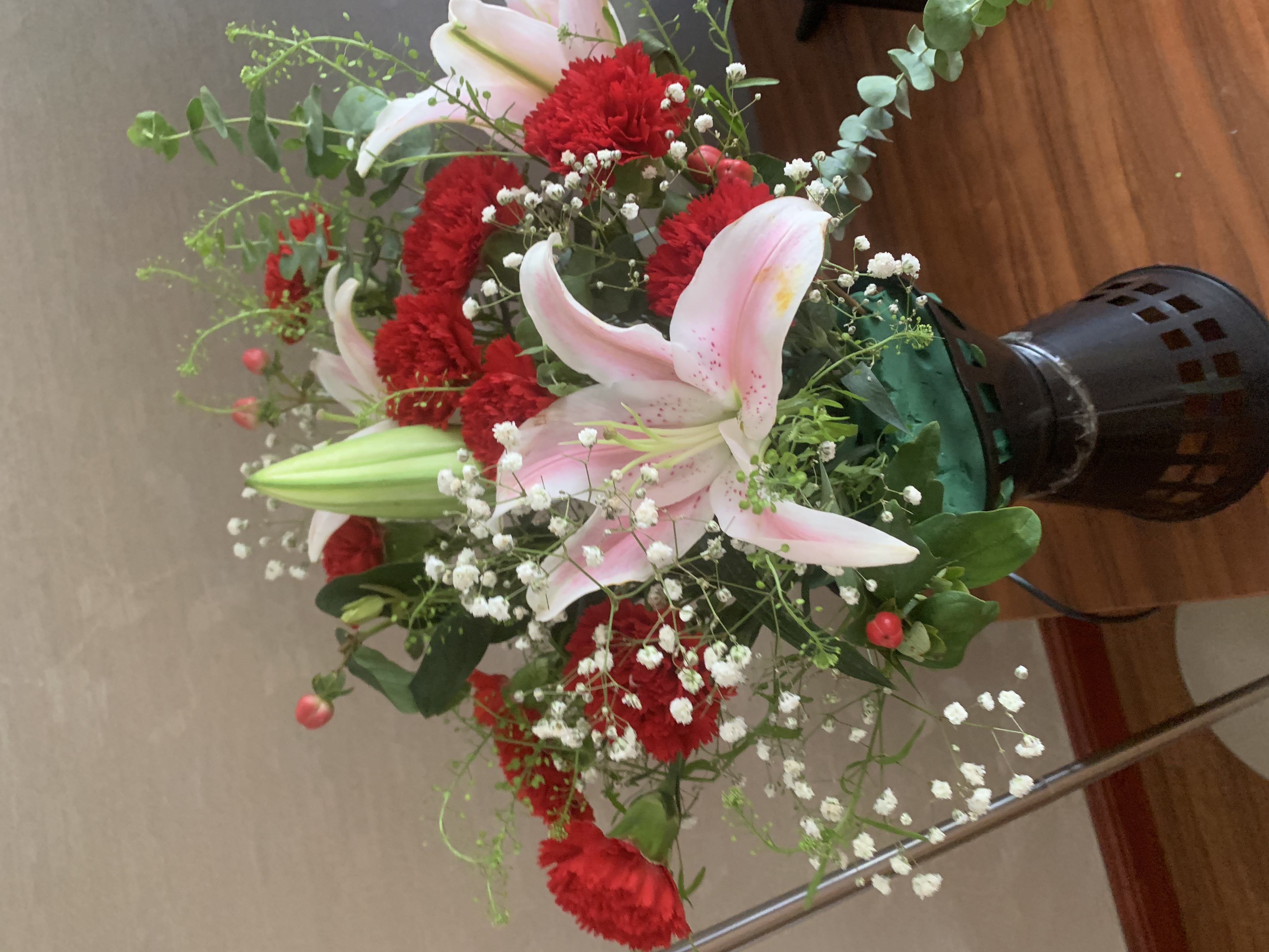 植伴康乃馨百合鲜花生日祝福探望病人母亲节鲜花速递送妈妈全国同城店 C款-11朵康玫瑰加2只百合 实拍图