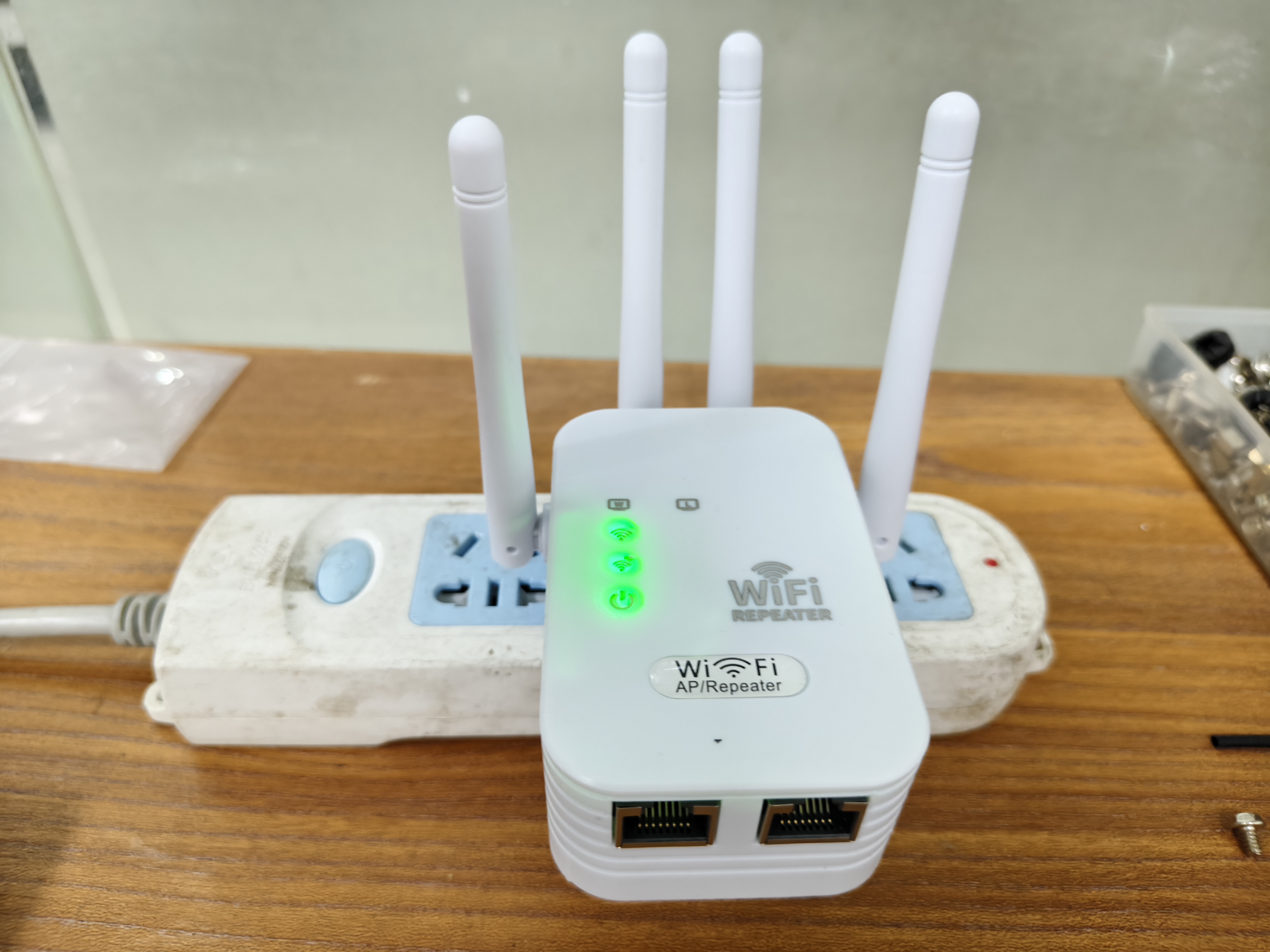凌云鹤WIFI信号放大器无线转有线信号增强手机全屋网络增强接收ap5G通用路由放大器三合一加强版 300M四天线【2.4G经济款】 【无线中继 有线AP】 实拍图