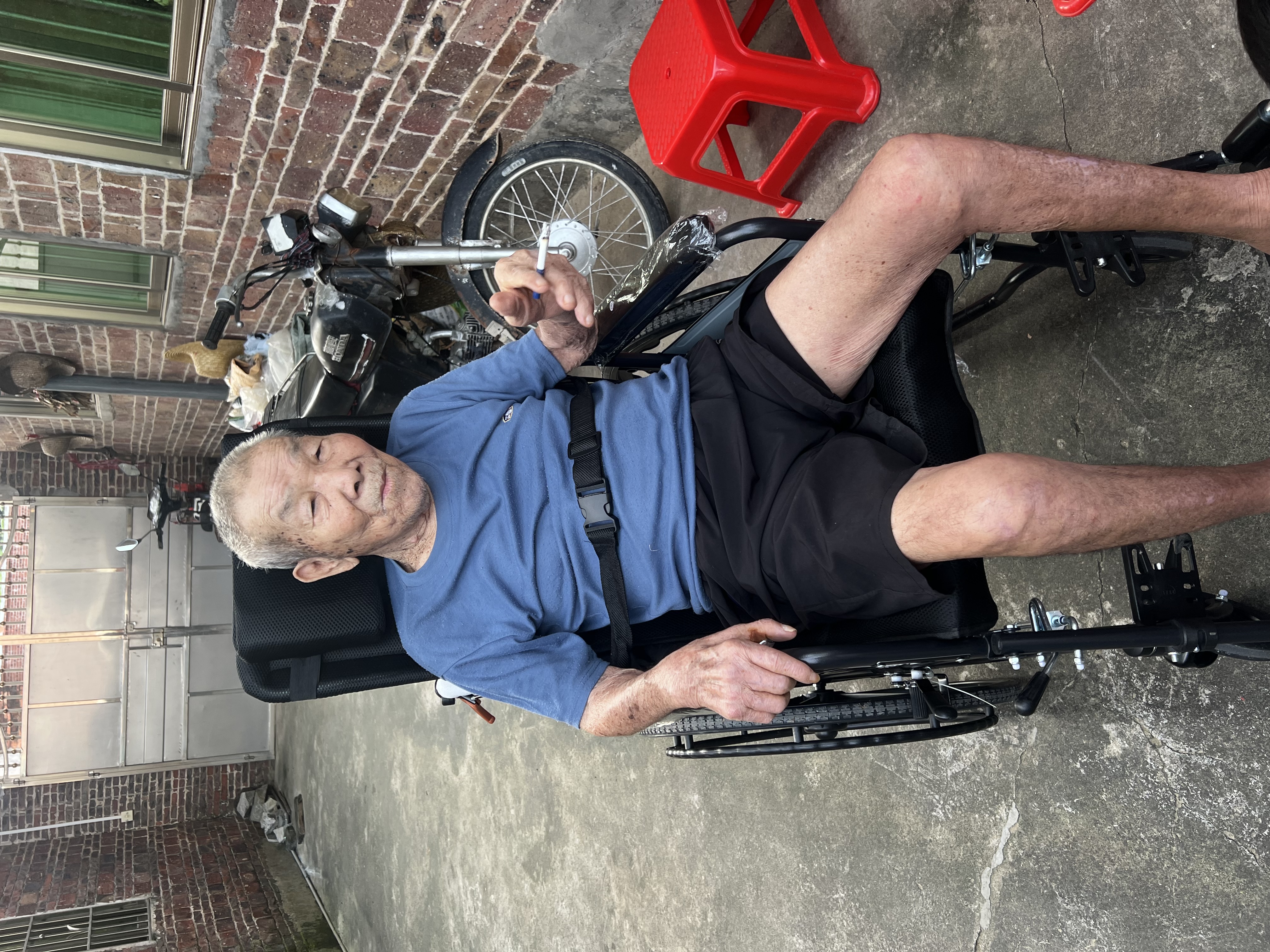 怡辉（YIHUI）手动护理轮椅可后躺瘫痪老人专用轻便折叠可大小便带坐便器YHI-01 实拍图