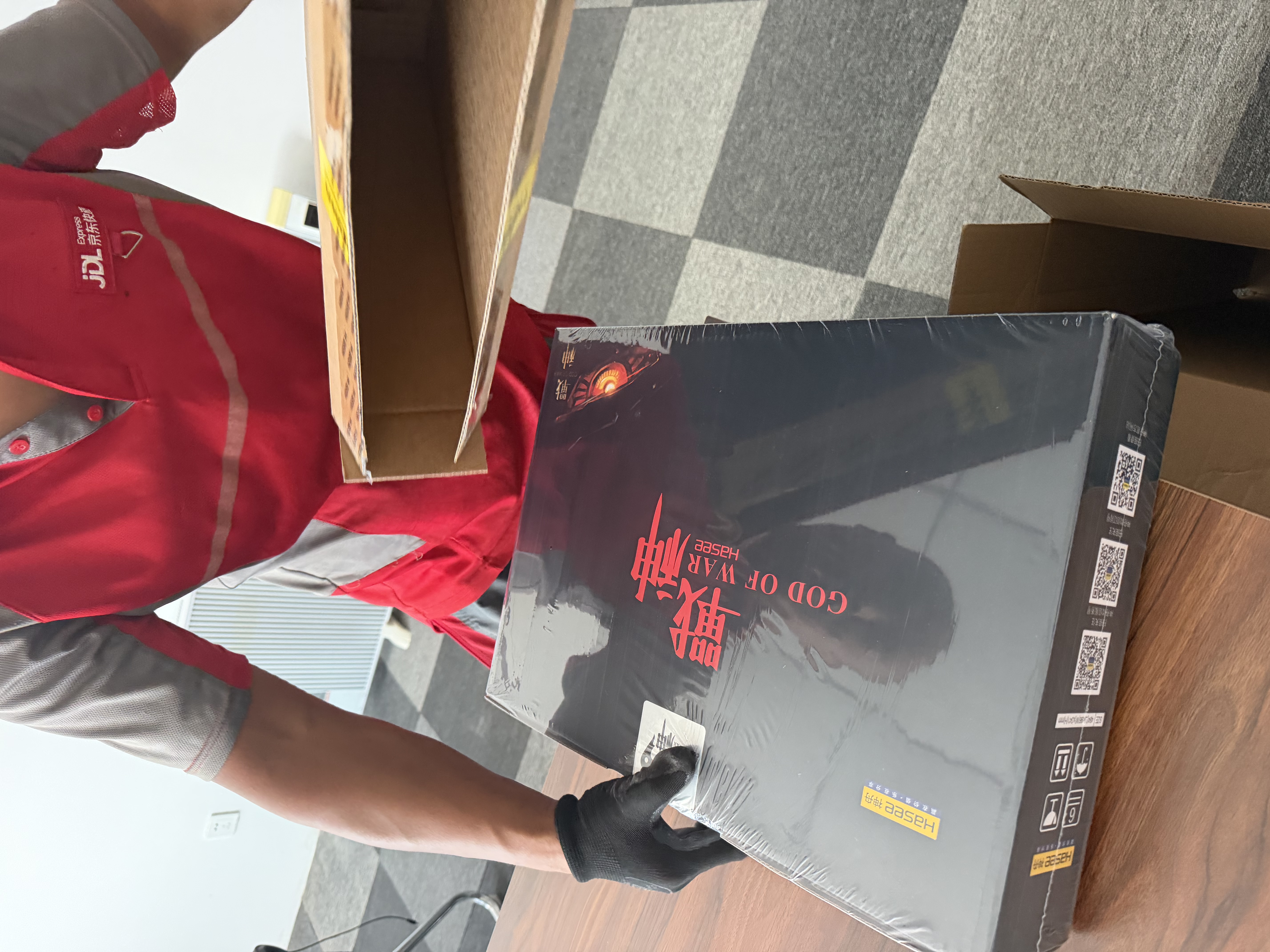 神舟（HASEE）【国家补贴 RTX5060】战神T8 Plus 16英寸游戏本笔记本电脑(i9-14900HX 16G 1TB 2.5K 180HZ) 实拍图