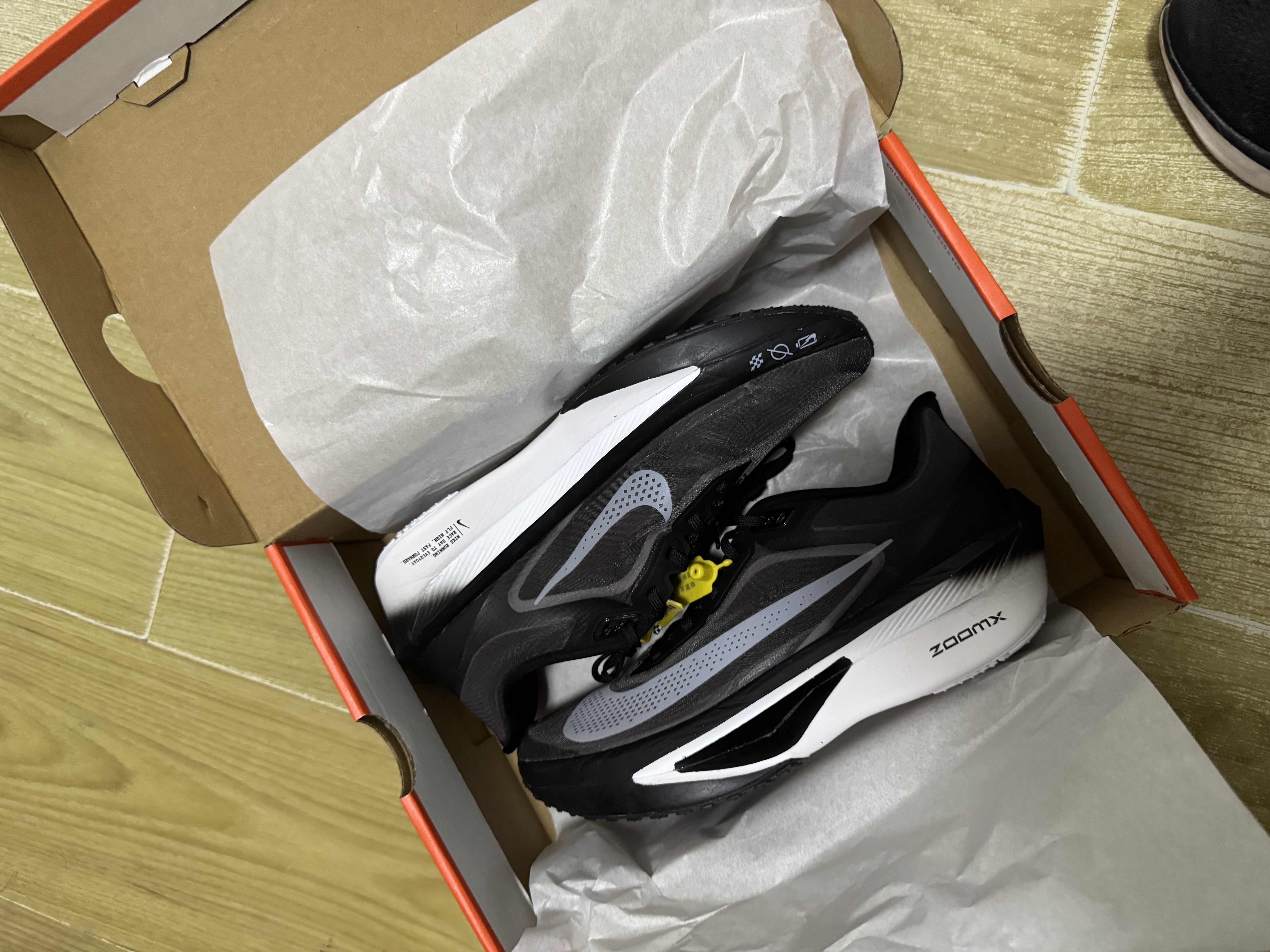 耐克NIKE 碳板跑步鞋男子减震ZOOM FLY 6运动鞋FN8454-001黑白42.5 实拍图