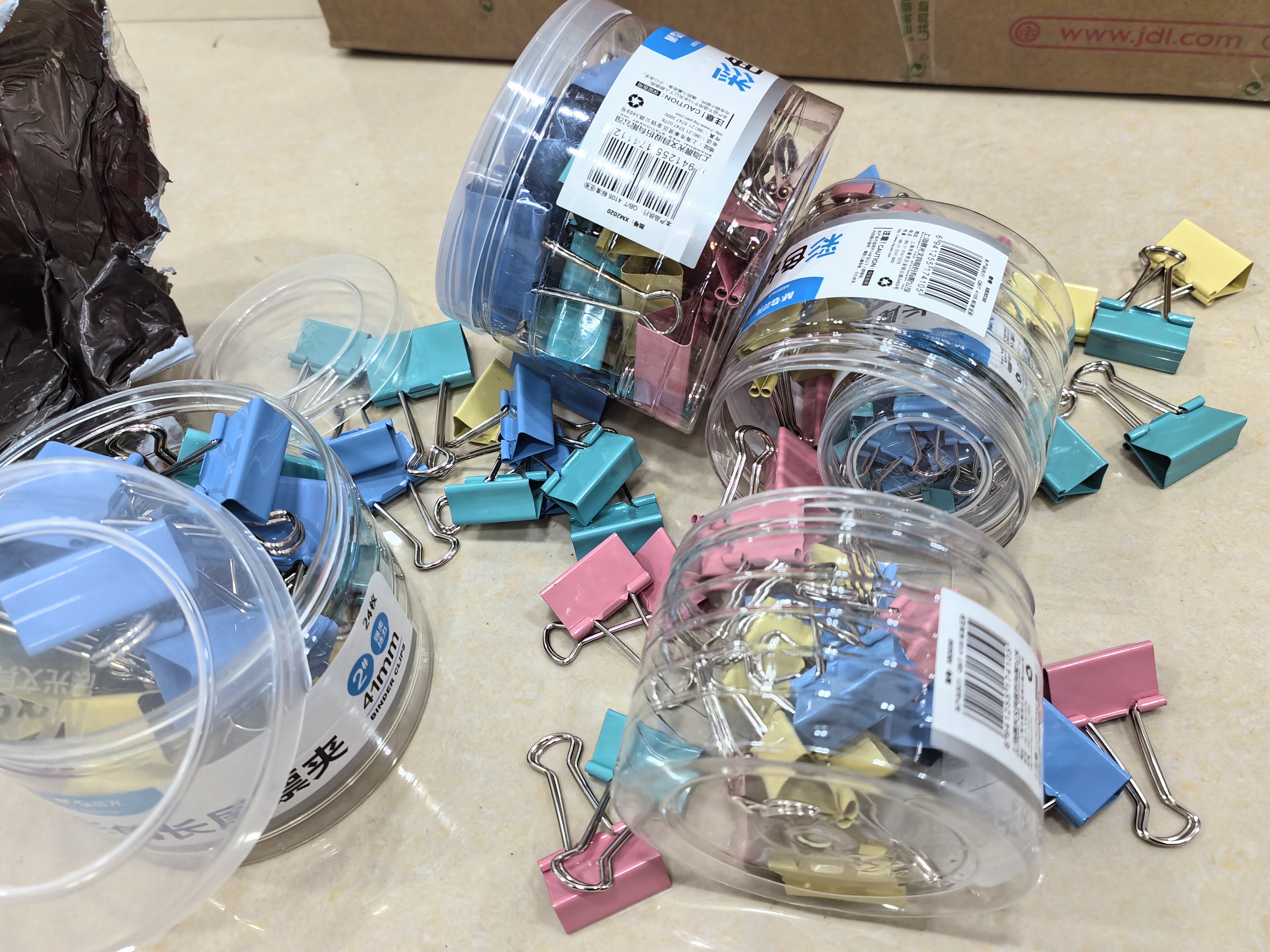 晨光(M&G)文具6#15mm 60只/罐 彩色长尾夹 小号金属票据夹 经济型办公用品燕尾夹ABS916J6 实拍图