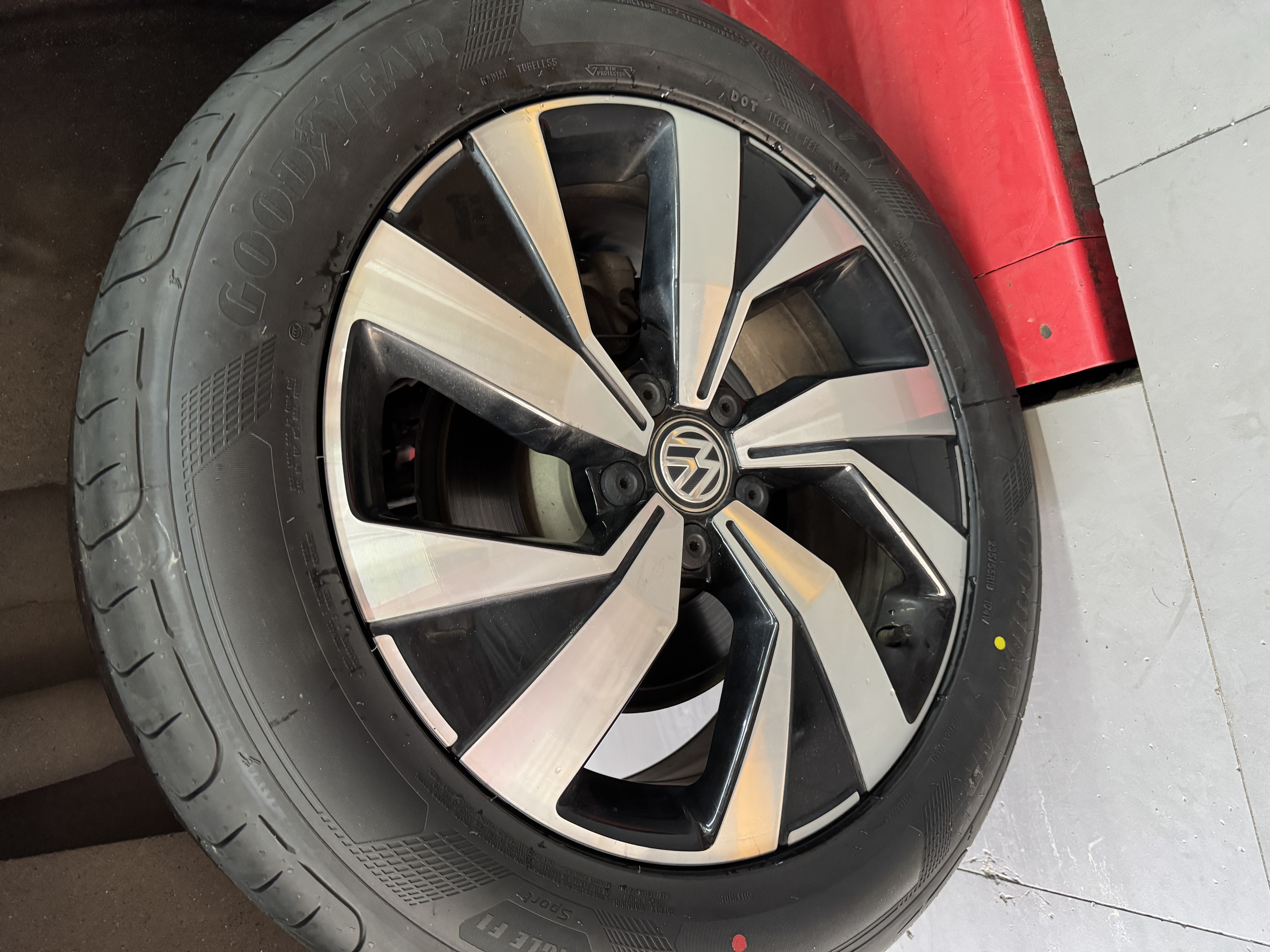 固特异（Goodyear）汽车轮胎 235/55R18 104W 鹰驰F1酷跑 适配探岳/途观L 御乘升级 实拍图