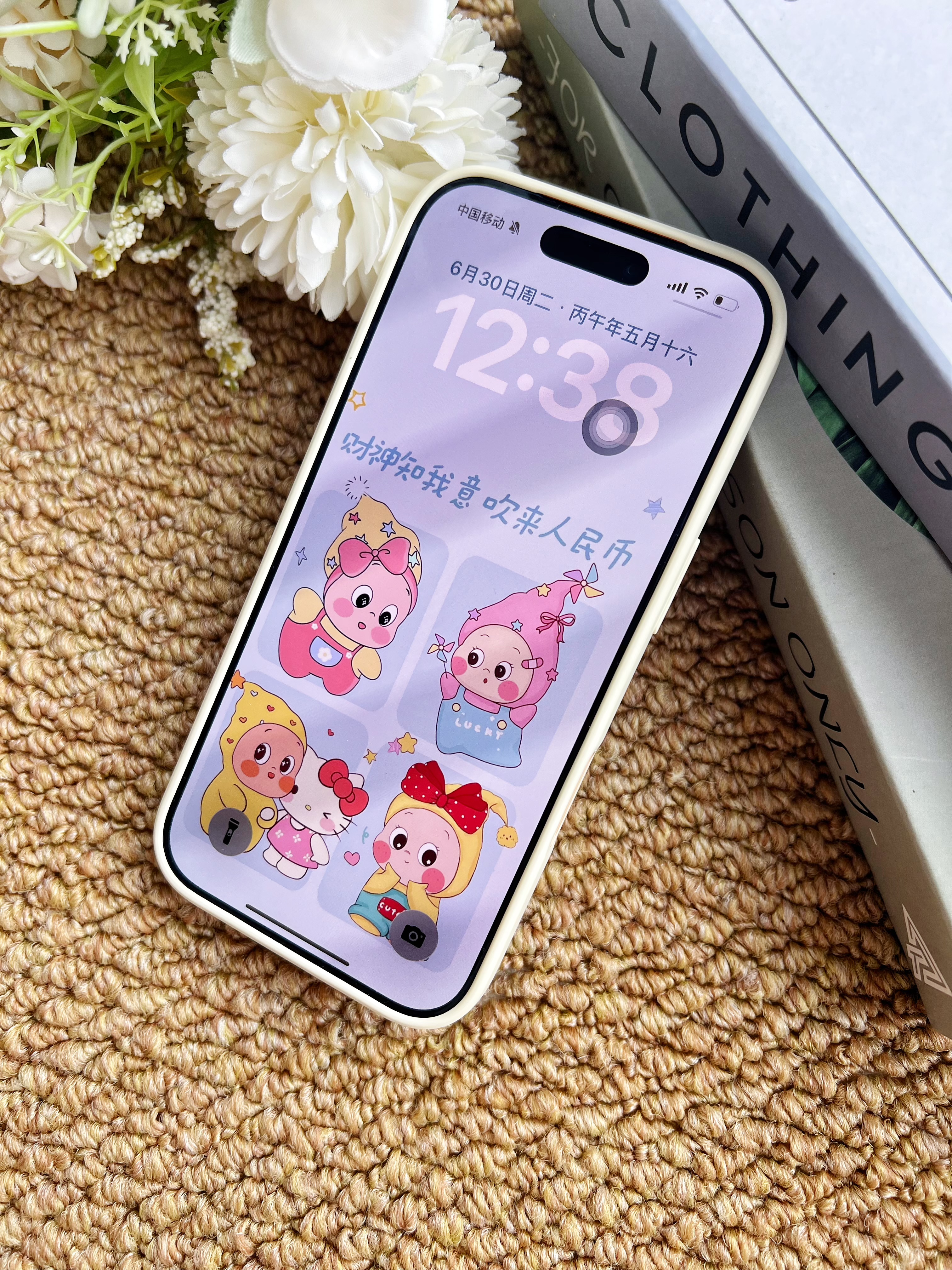 圣图朗新款17苹果16多巴胺女孩iphone15promax可爱14plus手机壳12卡通11高级感XS全包液态硅胶软13防摔套 液态硅胶-捧花女孩-古董白 iPhone 17 pro 实拍图
