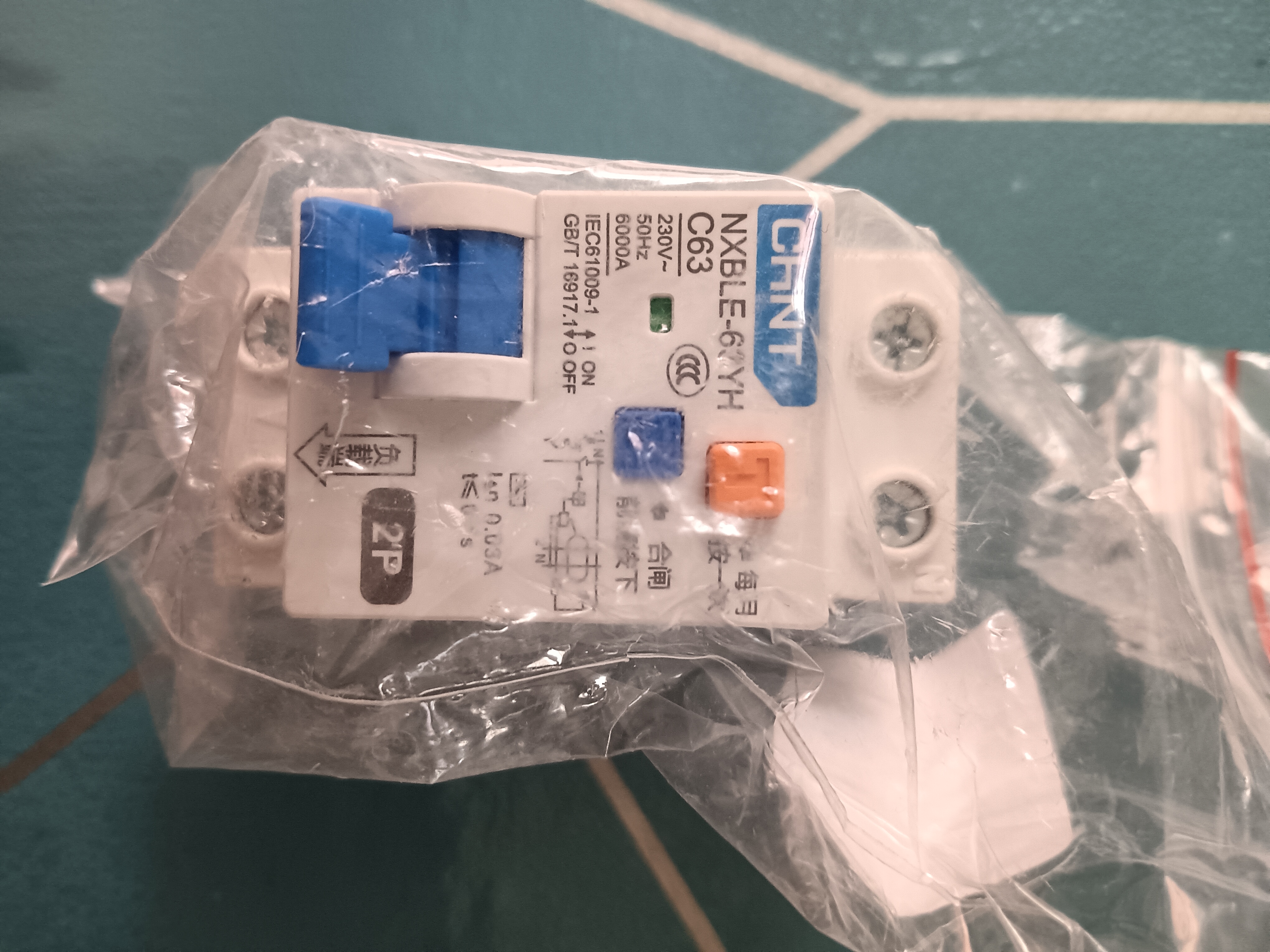 正泰（CHNT）漏电保护断路器2P C63 30mA 6kA 家用空开 导轨式 家庭用电安全 实拍图