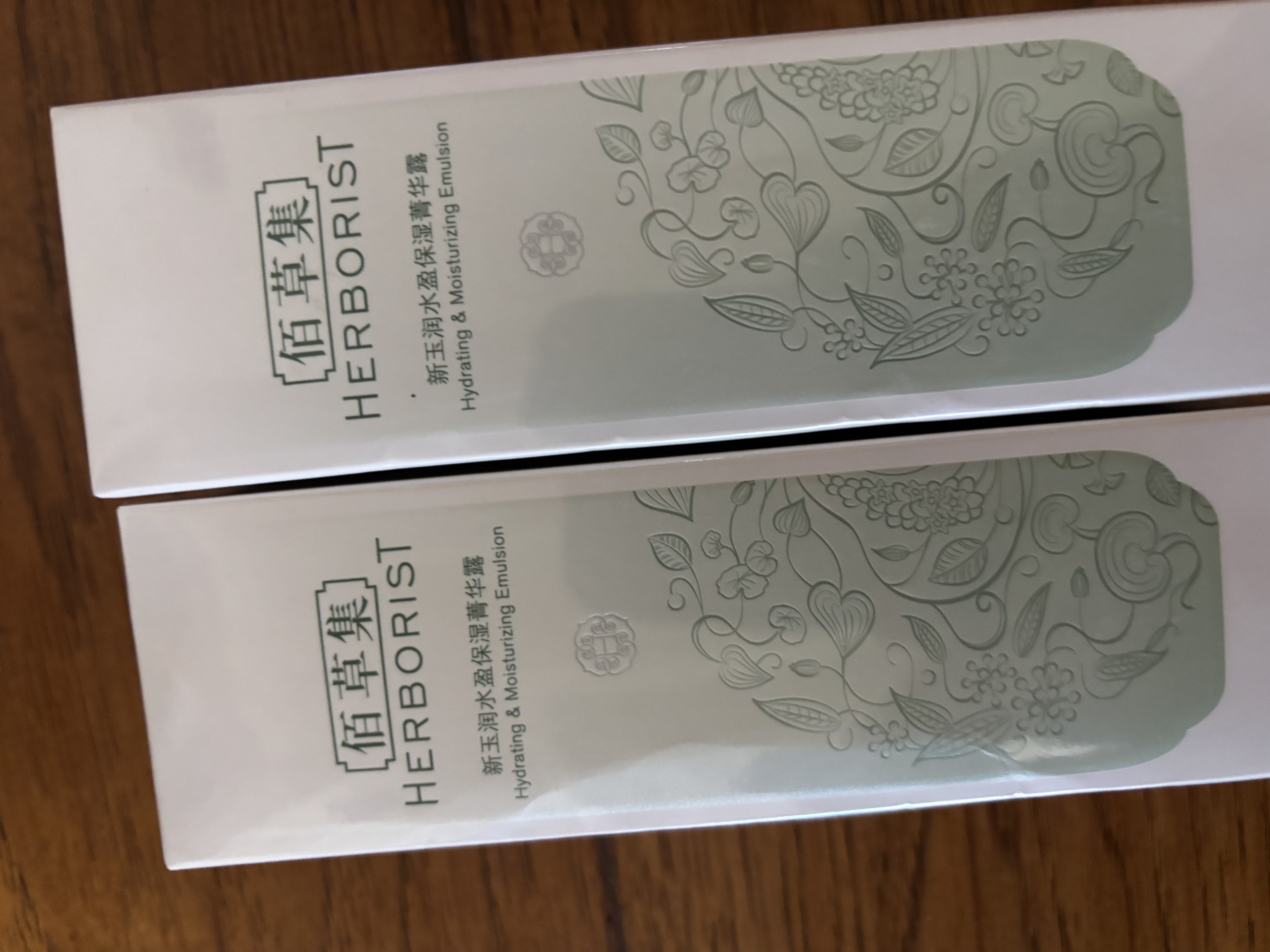 佰草集新玉润保湿套装礼盒 紧致舒缓补水锁水清爽男女护肤品送礼 爆款3件：水+乳+面霜 实拍图