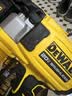 得伟（DEWALT）12V-60V 通用锂电充电器 实拍图