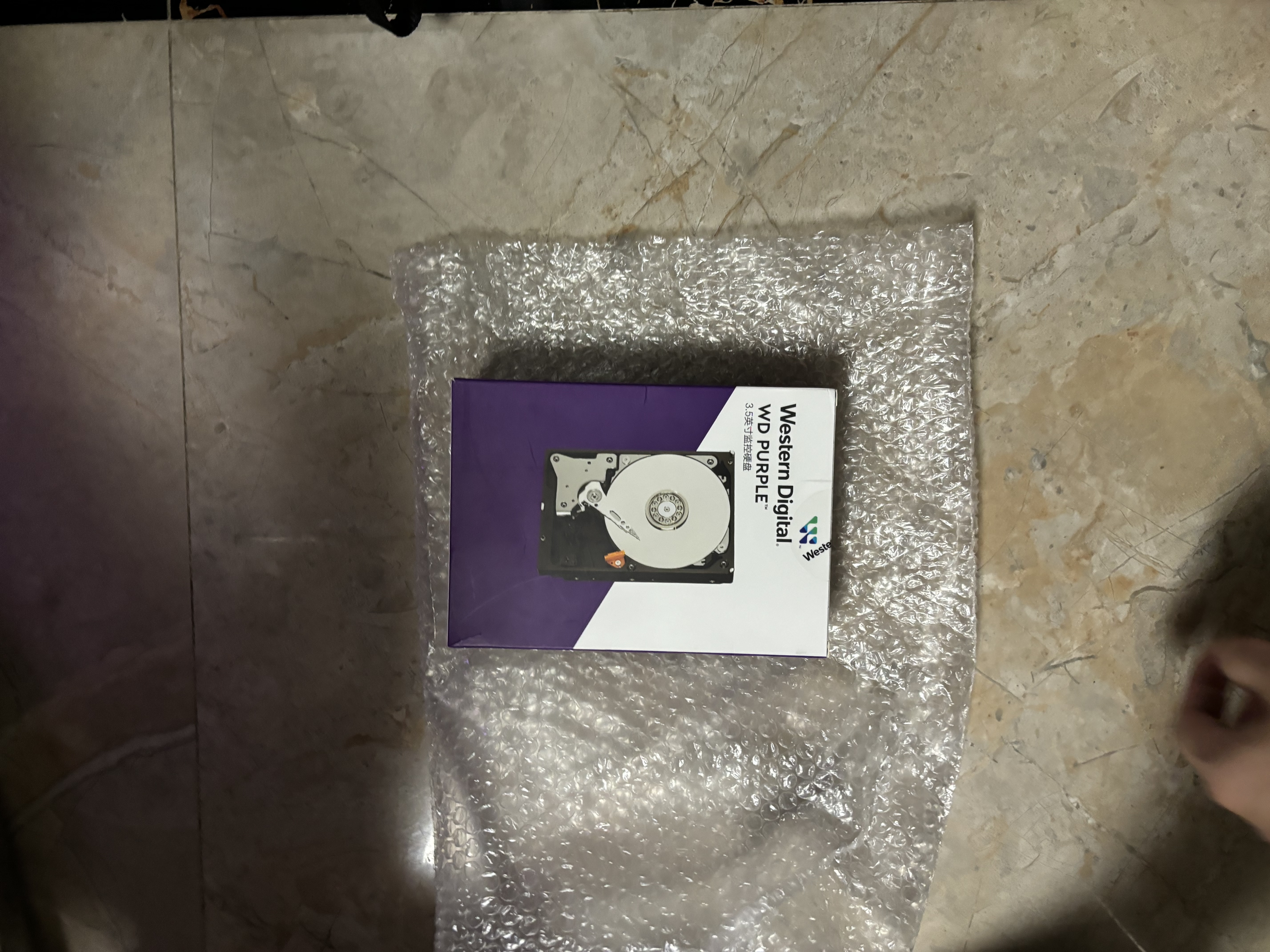 西部数据（WD）24TB监控级机械硬盘 WD Purple 西数紫盘pro SATA 7200转512MB CMR垂直AI技术 3.5英寸WD240PURP 实拍图