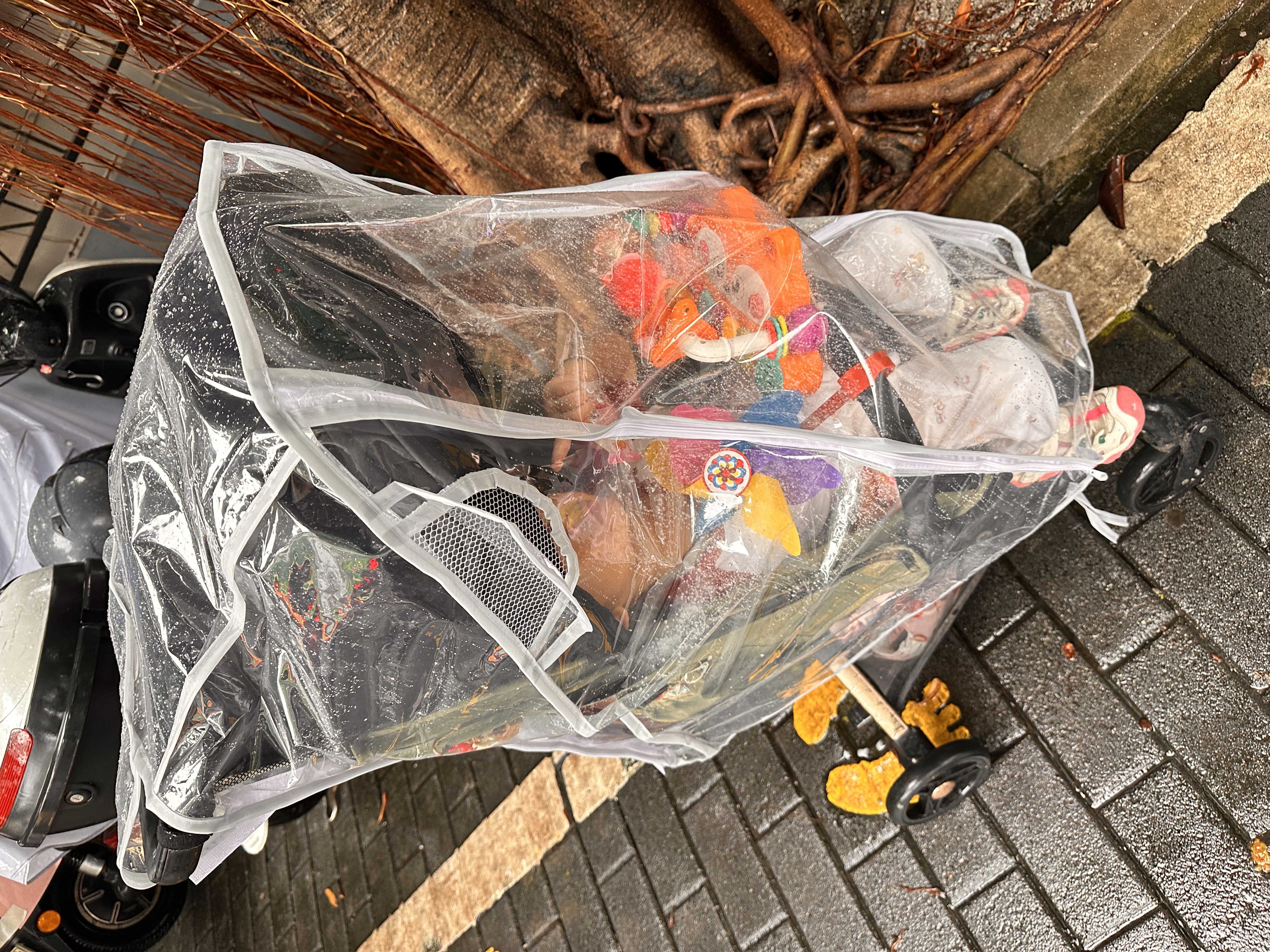 婴儿推车挡风雨罩小虎子丸丫口袋车遛娃神器防风雨衣加厚通用配件 平顶车通用透明银边/雨罩双开门 实拍图