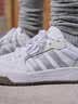 adidas ENTRAP美式校园风运动鞋少年感复古篮球风板鞋阿迪达斯 白色/暗银金属/树脂黄   36 实拍图