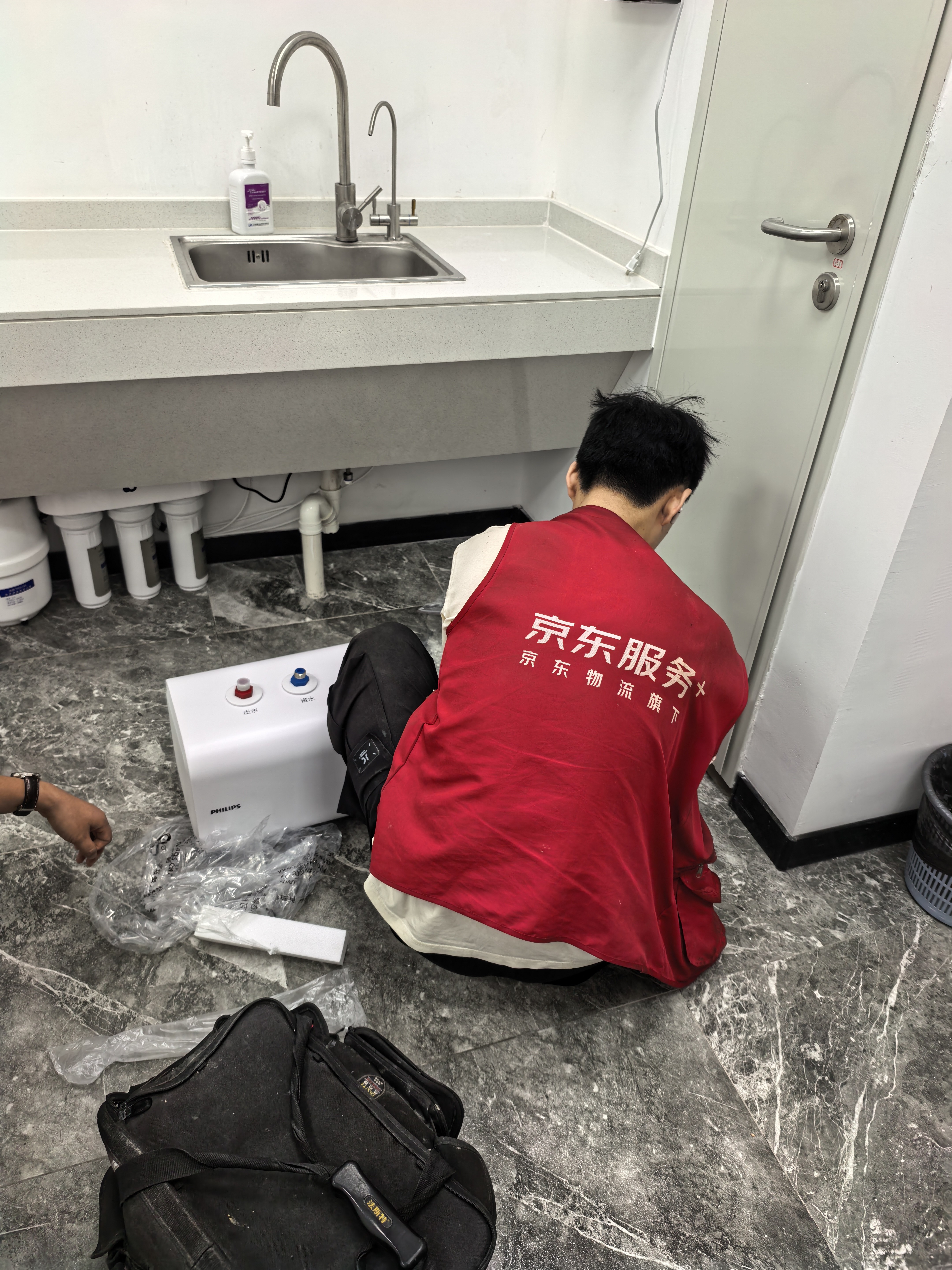 飞利浦（PHILIPS）10升小厨宝电热水器一级能效节能 2200W速热家用厨房热水宝台下 国家补贴15% AWH1017/93(100UA) 实拍图