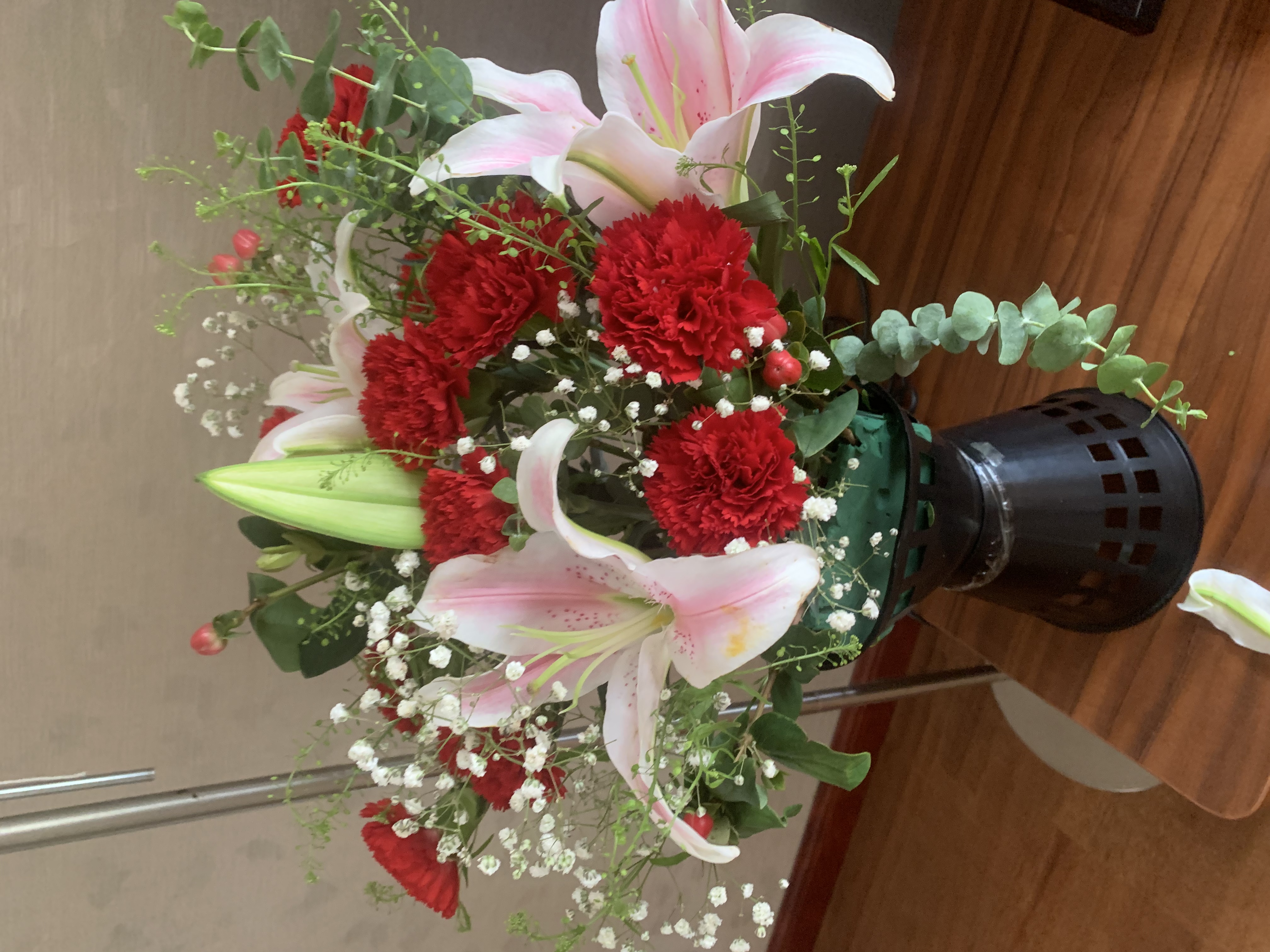 植伴康乃馨百合鲜花生日祝福探望病人母亲节鲜花速递送妈妈全国同城店 C款-11朵康玫瑰加2只百合 实拍图
