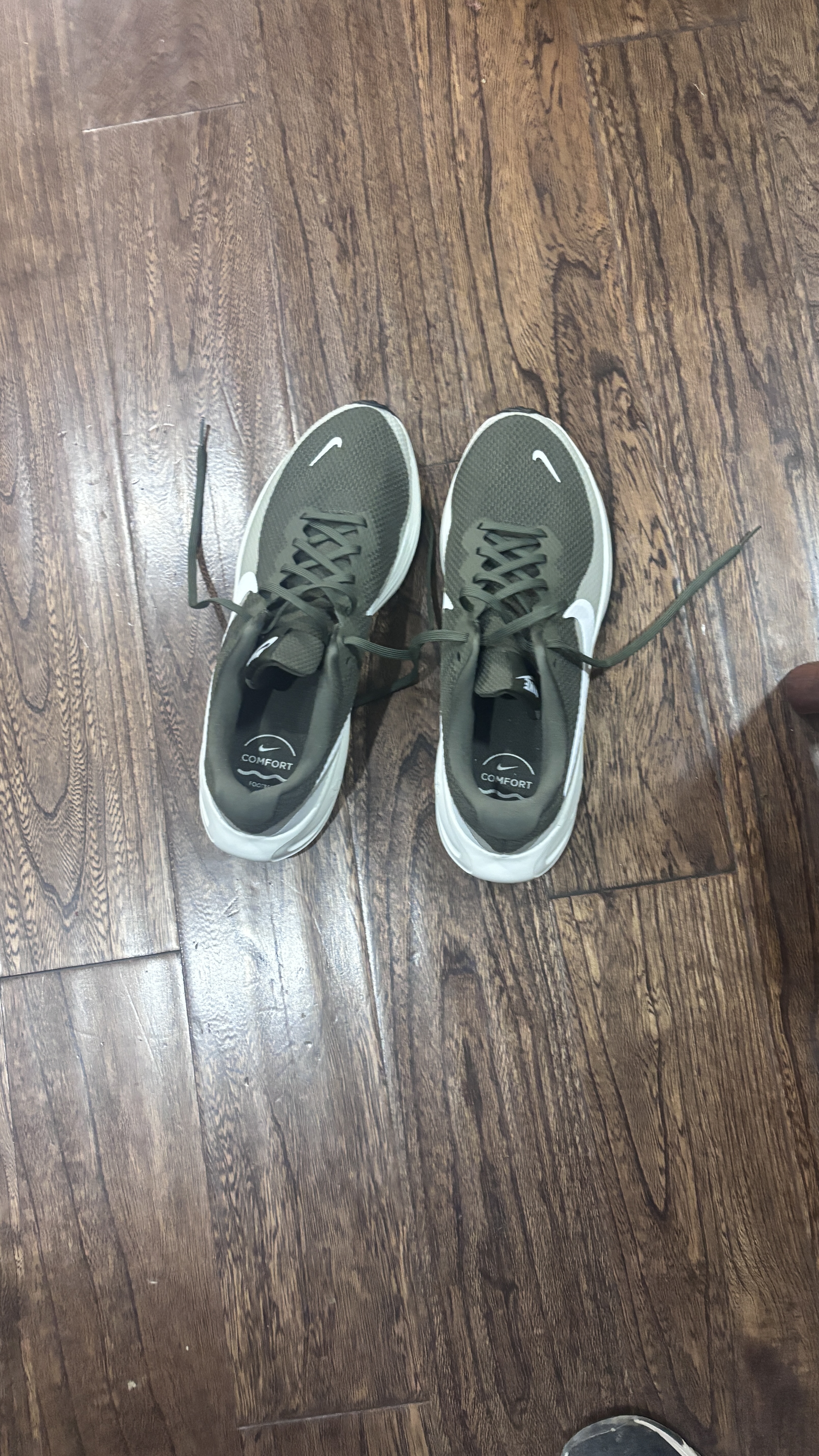 耐克NIKE男子跑步鞋透气REVOLUTION 8 运动鞋HJ9198-303绿色44 实拍图