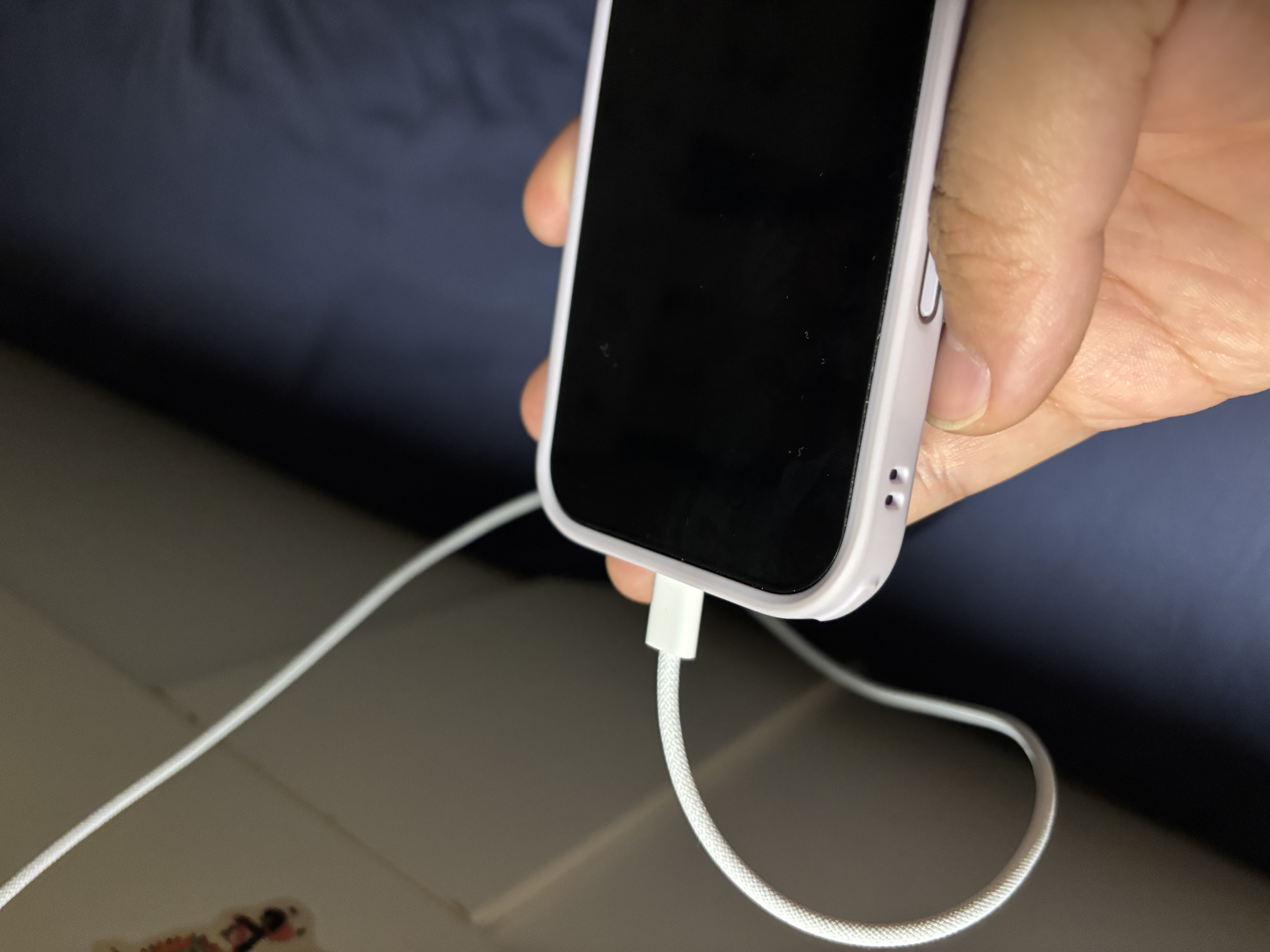亿色（ESR）Ai按键全包适用苹果17手机壳 iPhone17保护套透明硅胶软壳超薄磁吸镜头防护气囊防摔高级薰衣草紫 实拍图