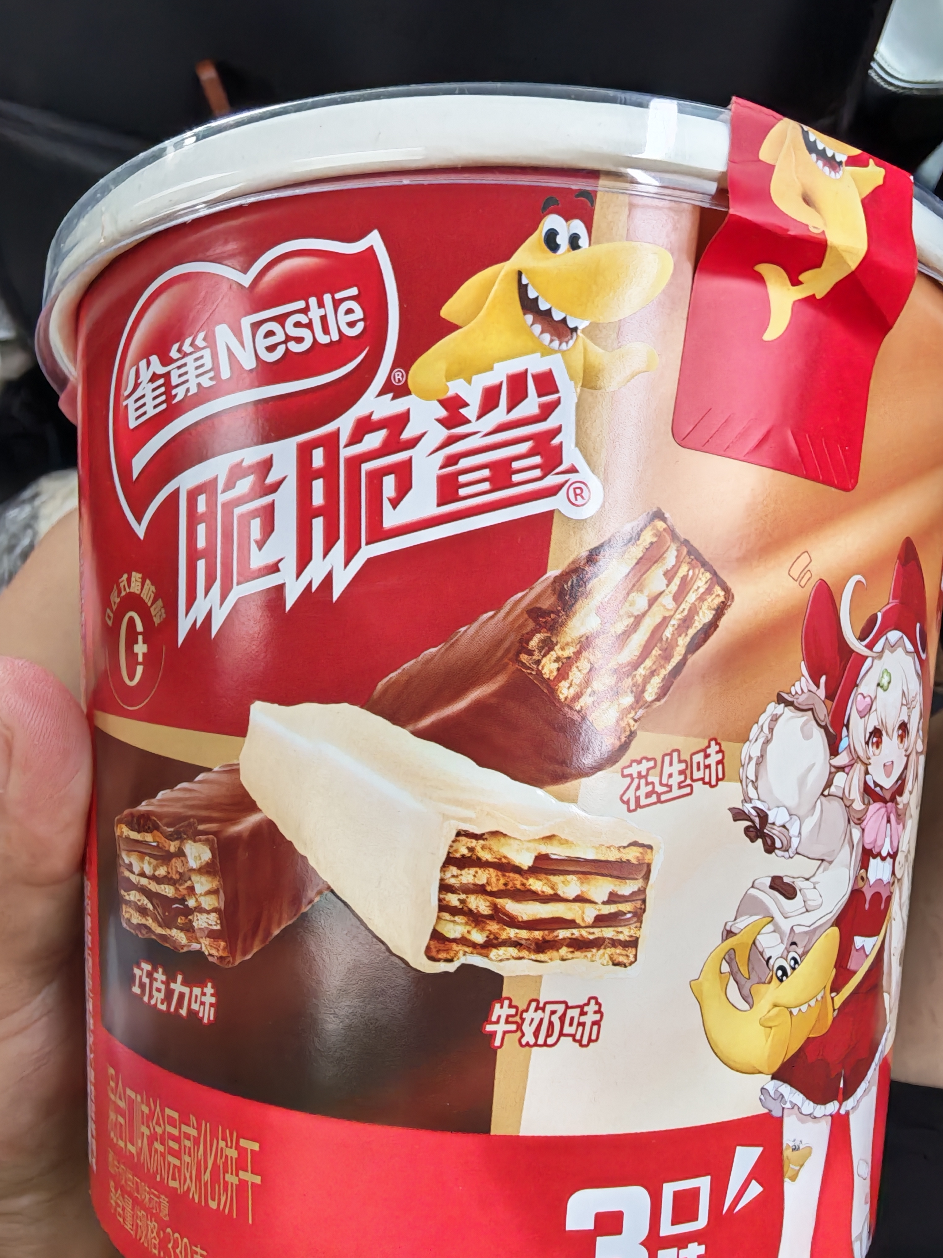 雀巢（Nestle）脆脆鲨巧克力花生牛奶威化饼干混合口味分享桶装330g饱腹独立包装 实拍图
