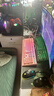 雷蛇（Razer）黑寡妇V3 机械键盘 游戏键盘 104键 RGB背光 游戏电竞 粉晶 绿轴 带腕托 实拍图