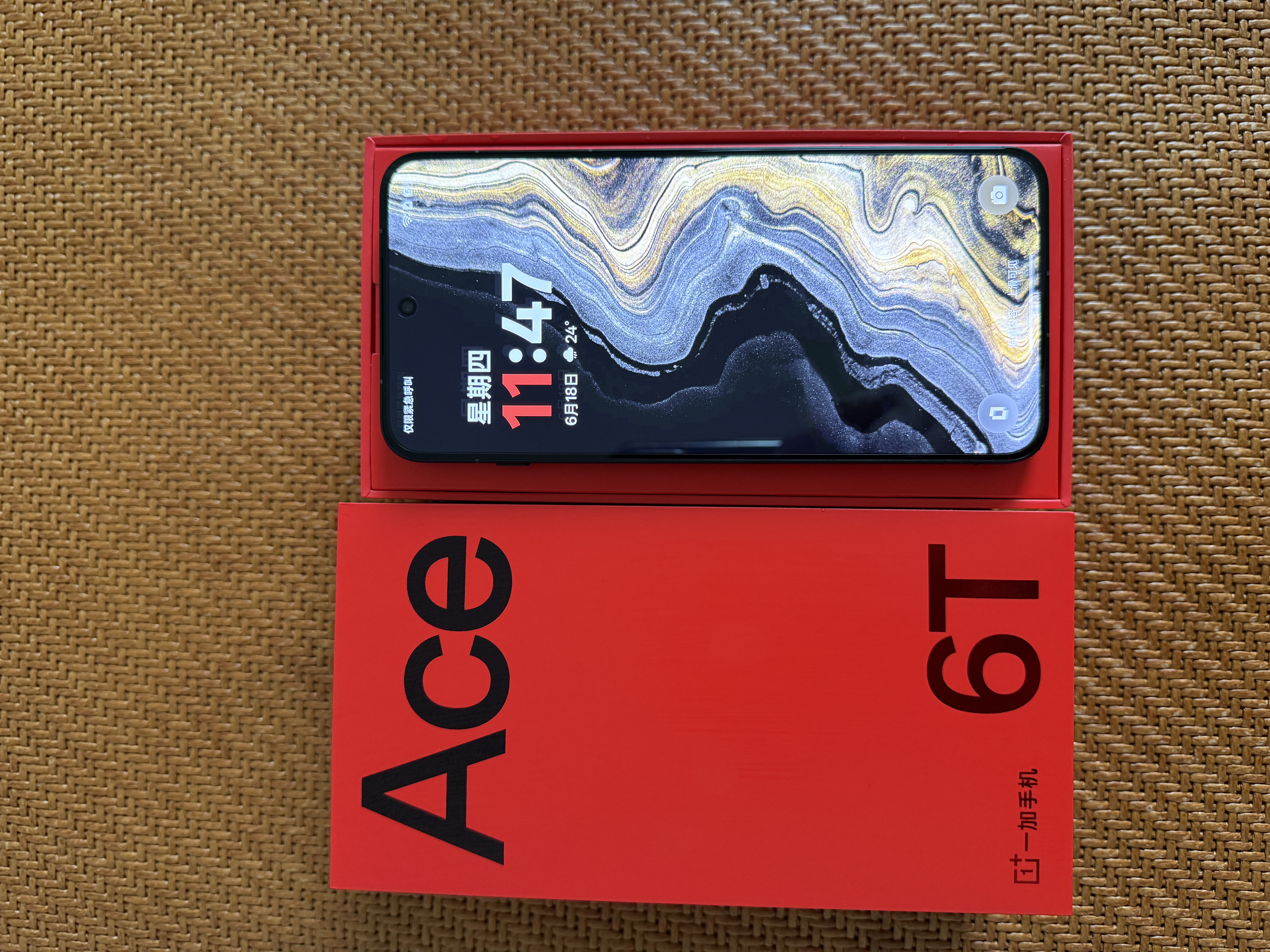 一加 Ace 6T 12GB+256GB 闪速黑 oppo 第五代骁龙 8 芯片 165Hz 超高刷电竞屏 性能旗舰AI智能游戏手机 实拍图