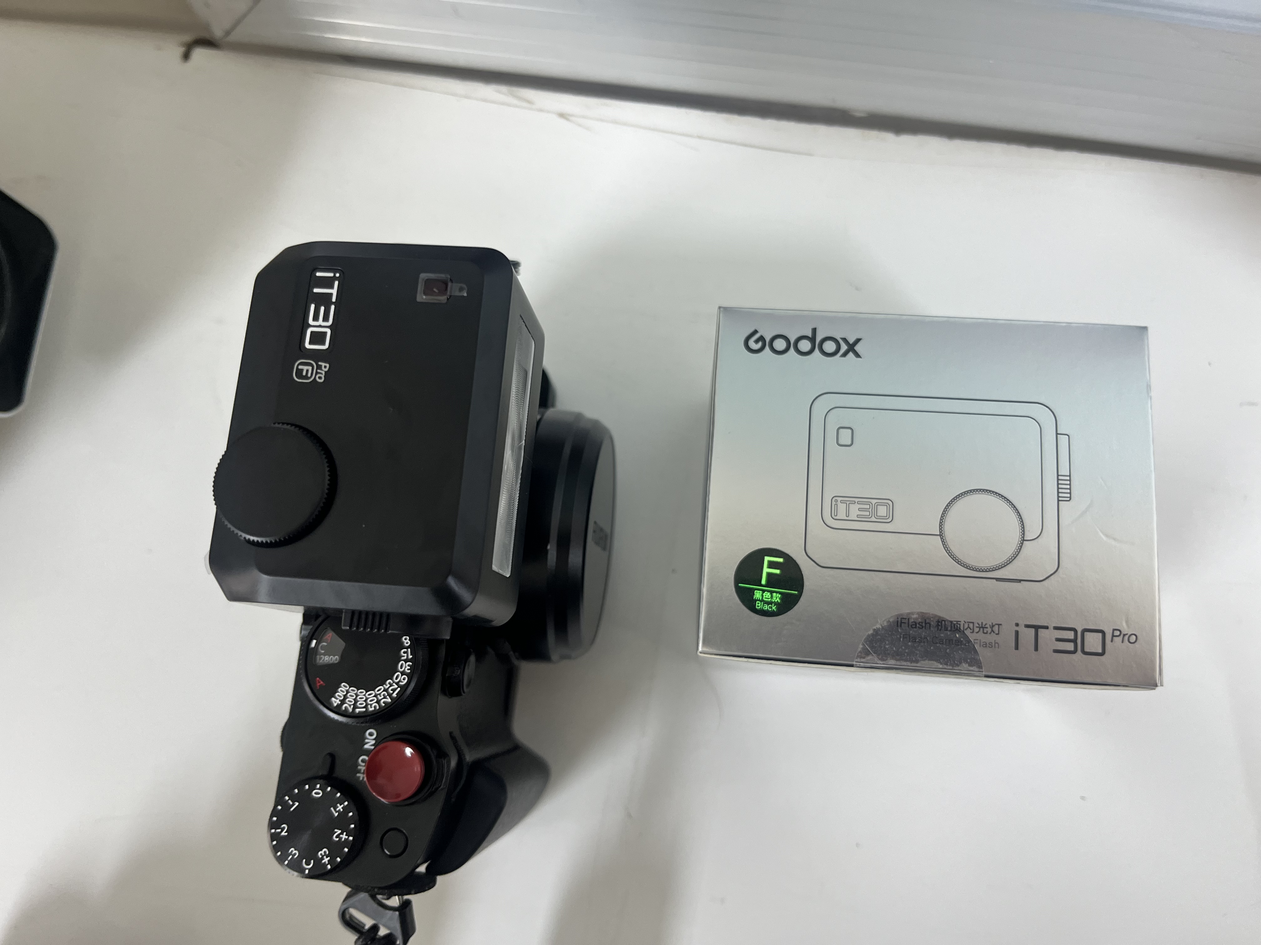 神牛 闪光灯 it30pro 机顶闪光灯 迷你闪光灯 TTL高速同步闪光灯 中文触屏 相机便携 机顶外接补光灯 IT30Pro 黑色【入会送柔光盒/反光板】 富士【现货可拍】 实拍图