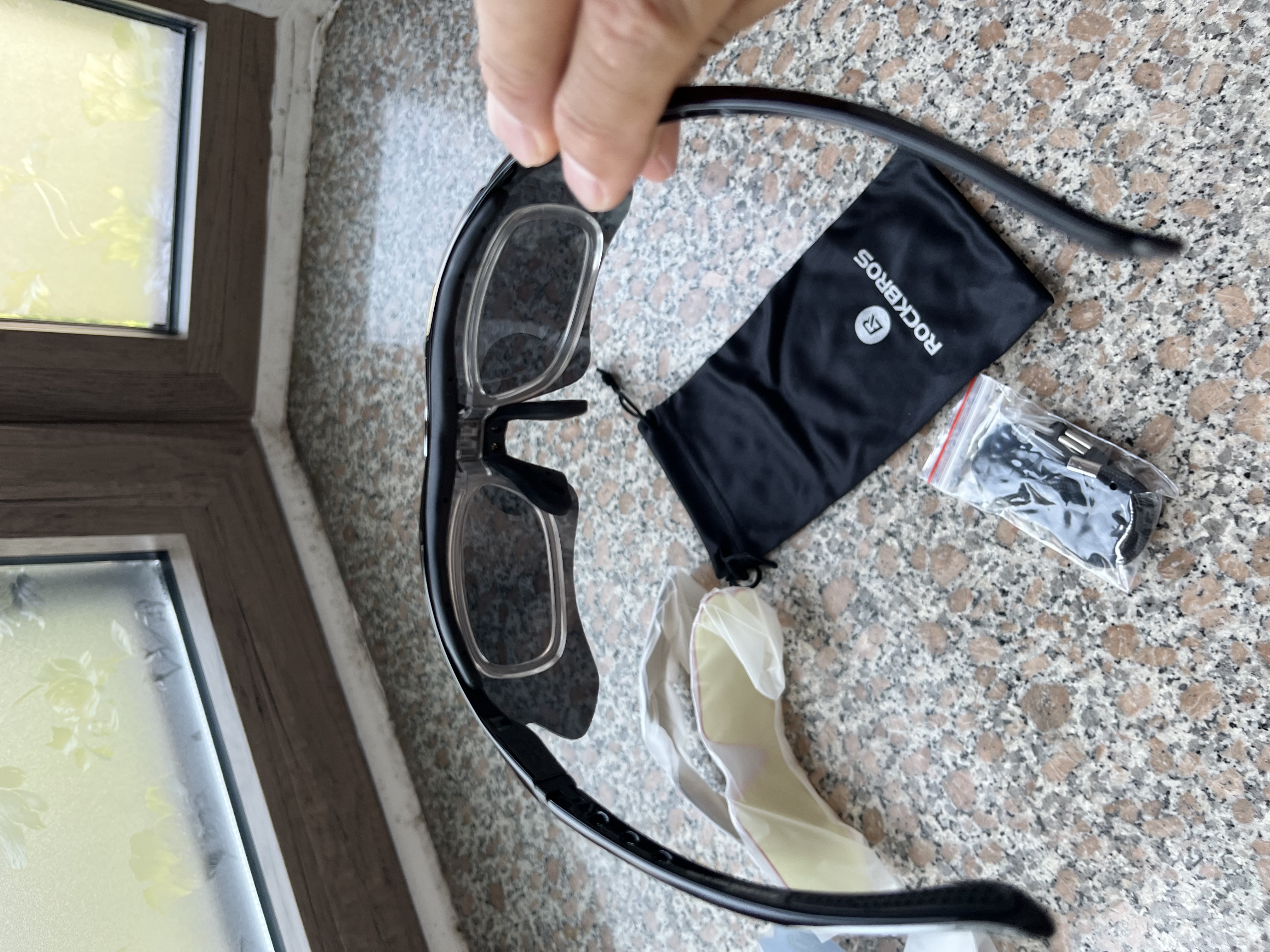 洛克兄弟（ROCKBROS）骑行眼镜偏光变色近视男女户外运动跑步防风沙自行车装备 （5镜片 偏光）经典款亮黑 实拍图