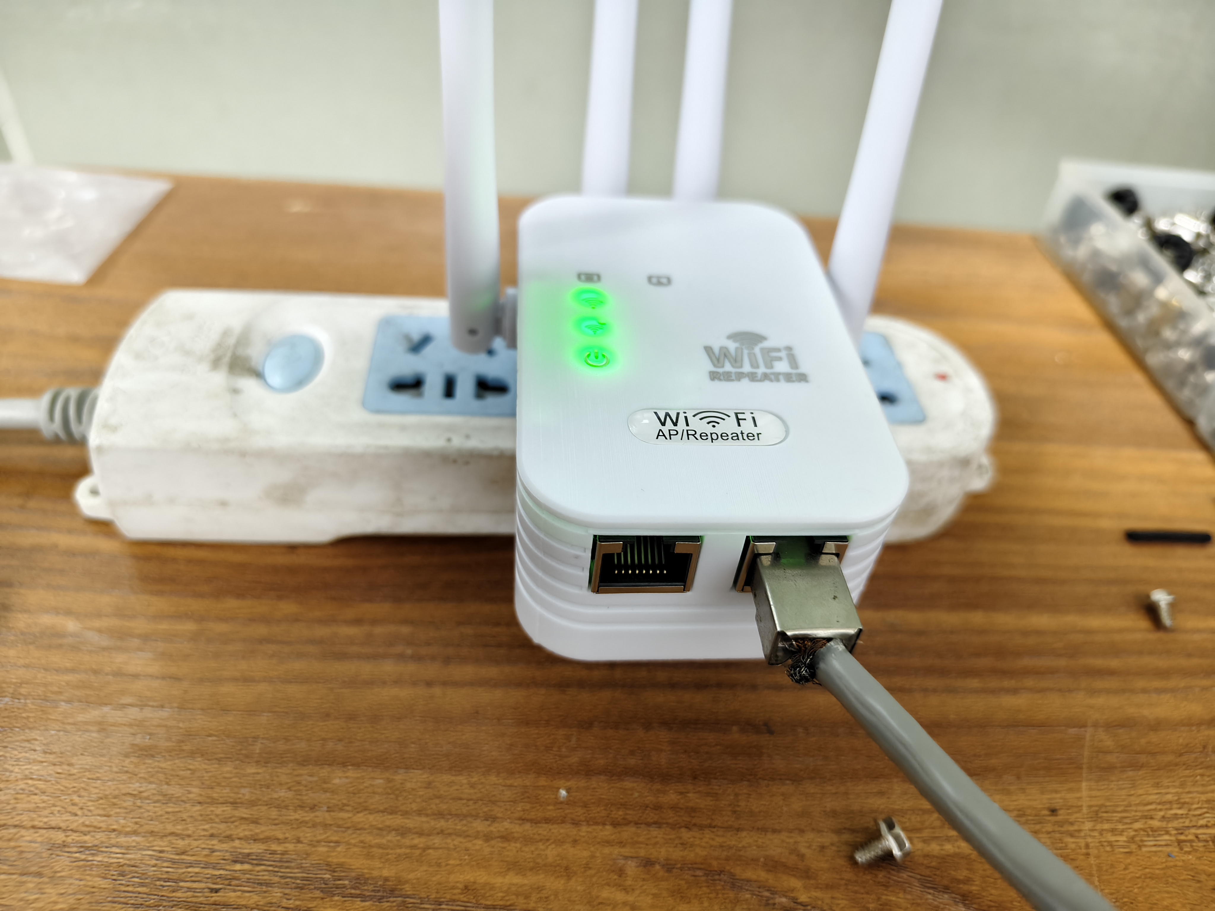 凌云鹤WIFI信号放大器无线转有线信号增强手机全屋网络增强接收ap5G通用路由放大器三合一加强版 300M四天线【2.4G经济款】 【无线中继 有线AP】 实拍图