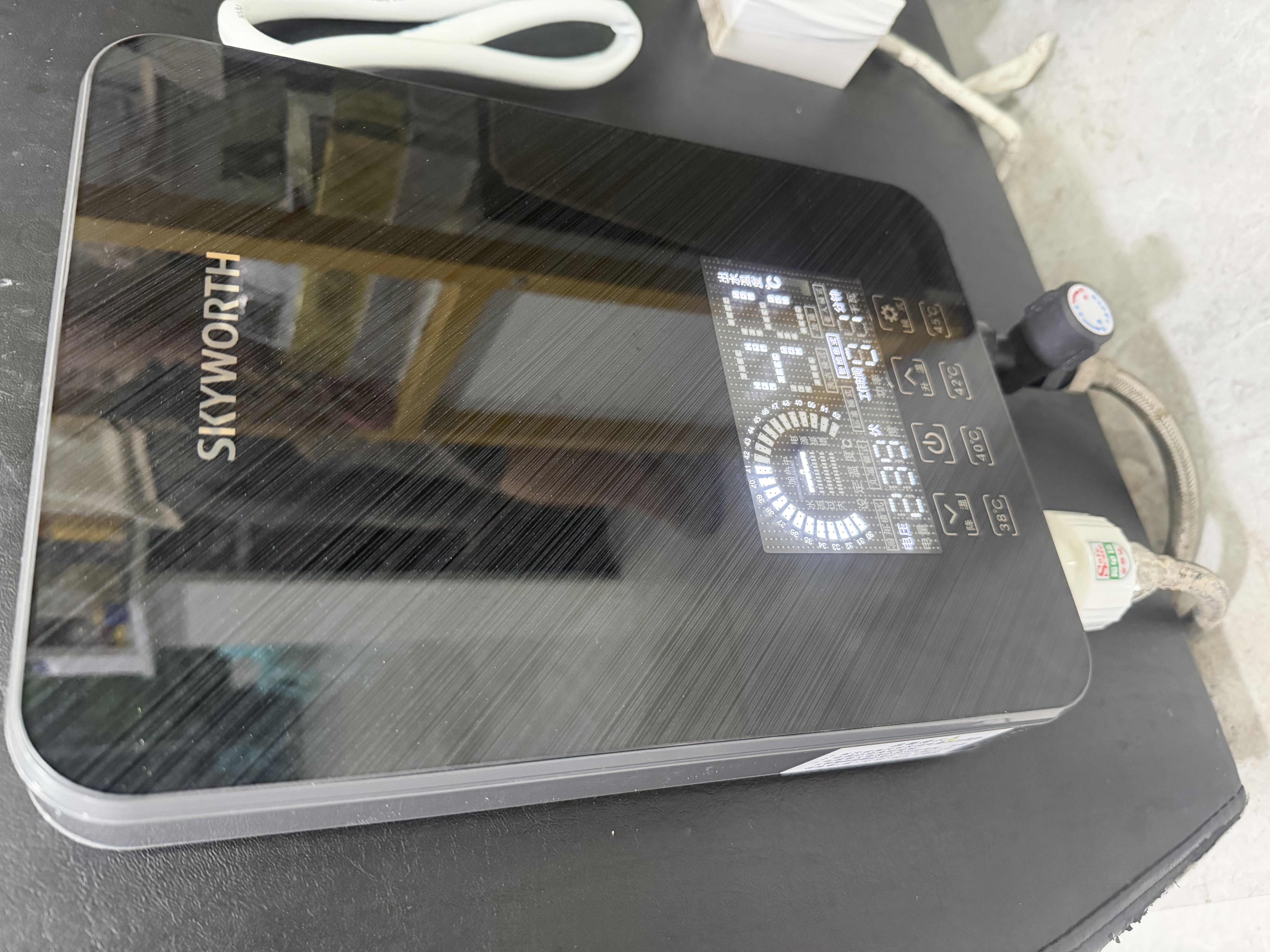 创维（Skyworth） 即热式电热水器电家用加热器速热洗澡器小型淋浴加热宝即开即热快速加热恒温洗澡机免储水 7000W 【70%选购】水电隔离+智能恒温 实拍图