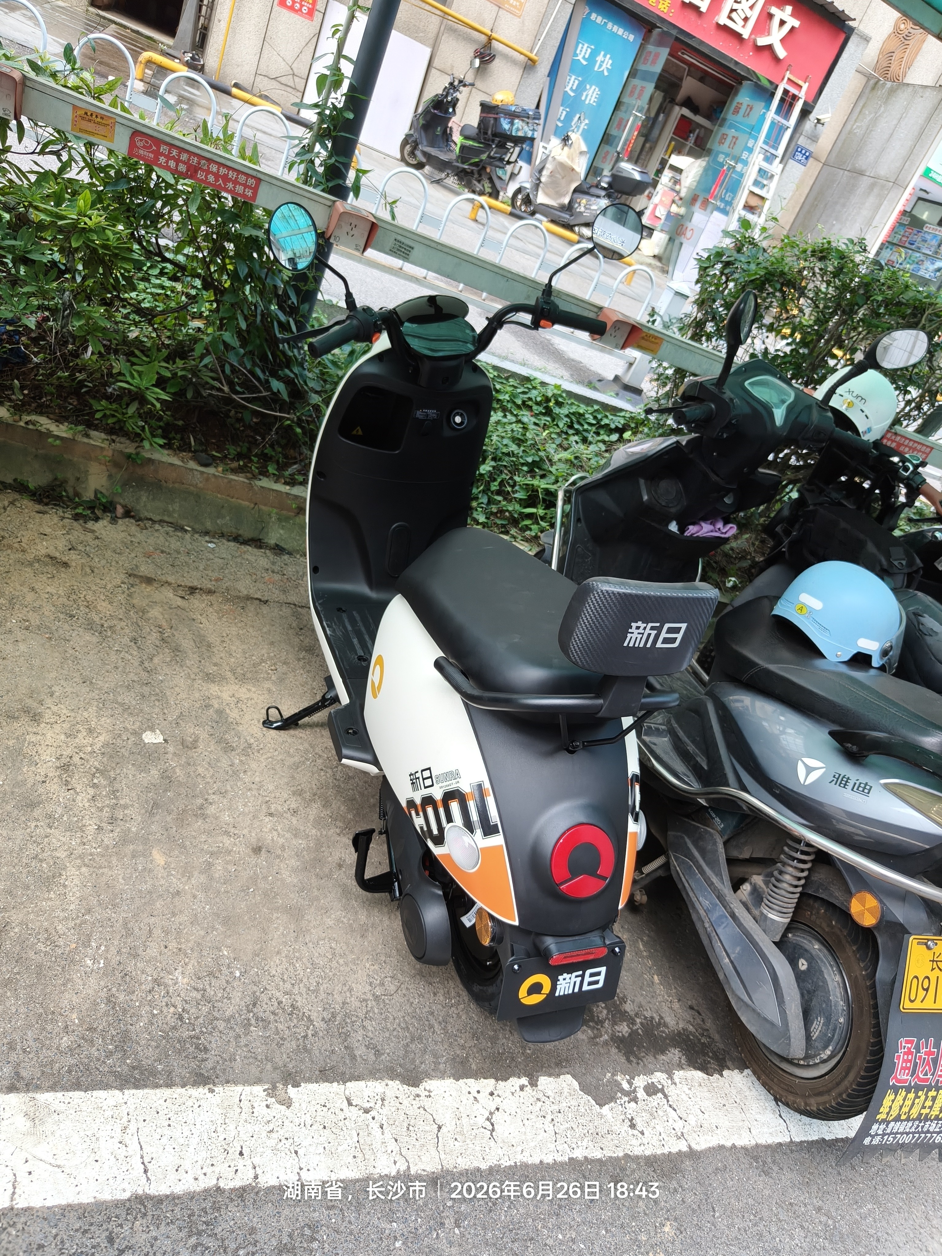 新日电动车72V20Ah铅酸电池100km长续航电动摩托车大功率电摩通勤代步电瓶车丽曼5.0 60V-本彩黑 实拍图