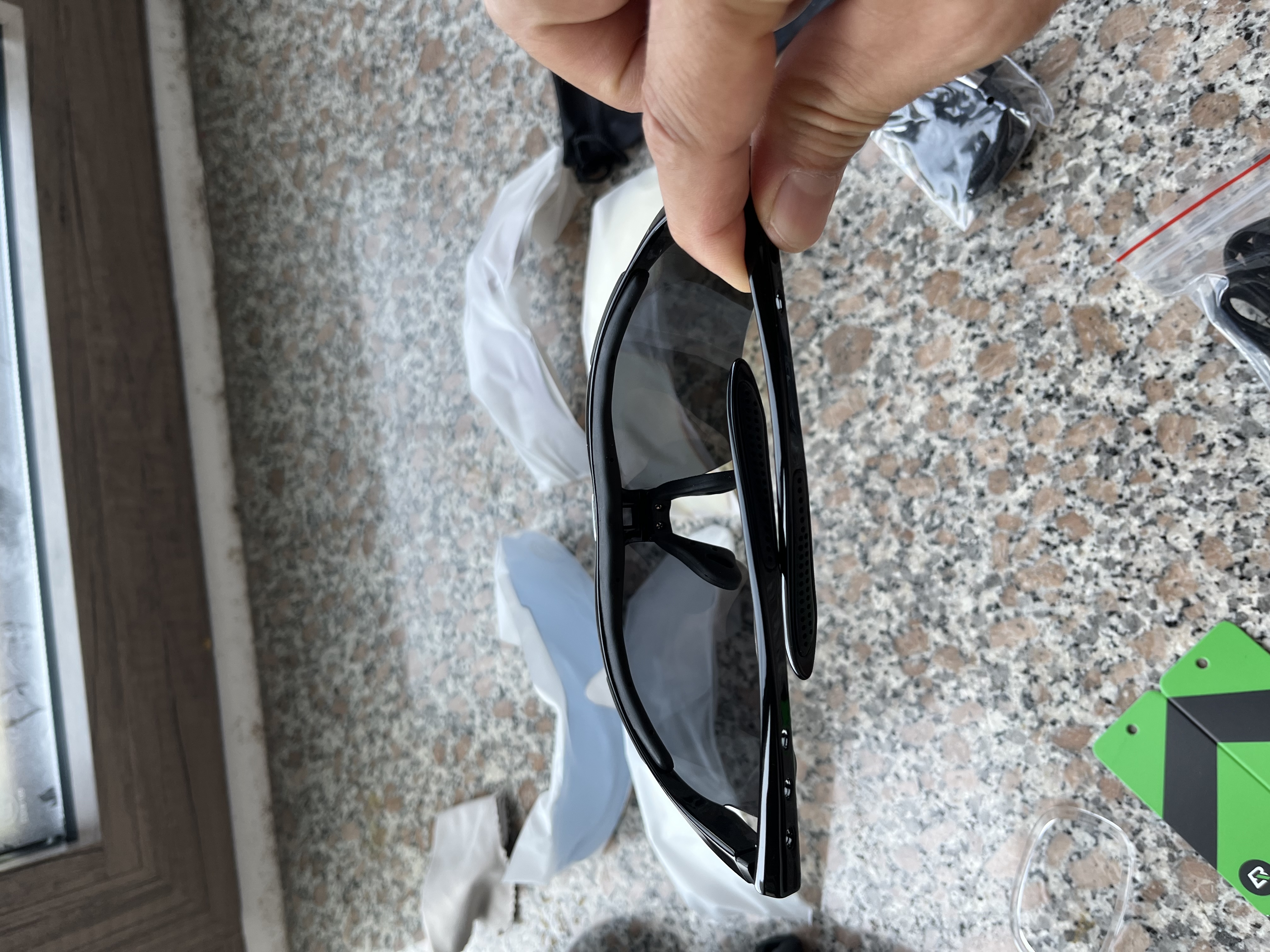 洛克兄弟（ROCKBROS）骑行眼镜偏光变色近视男女户外运动跑步防风沙自行车装备 （5镜片 偏光）经典款亮黑 实拍图