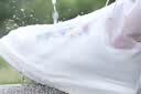 牧萌儿童雨鞋套男女童防水脚套防滑耐磨水鞋学生卡通雨靴 精灵兔 XL 实拍图