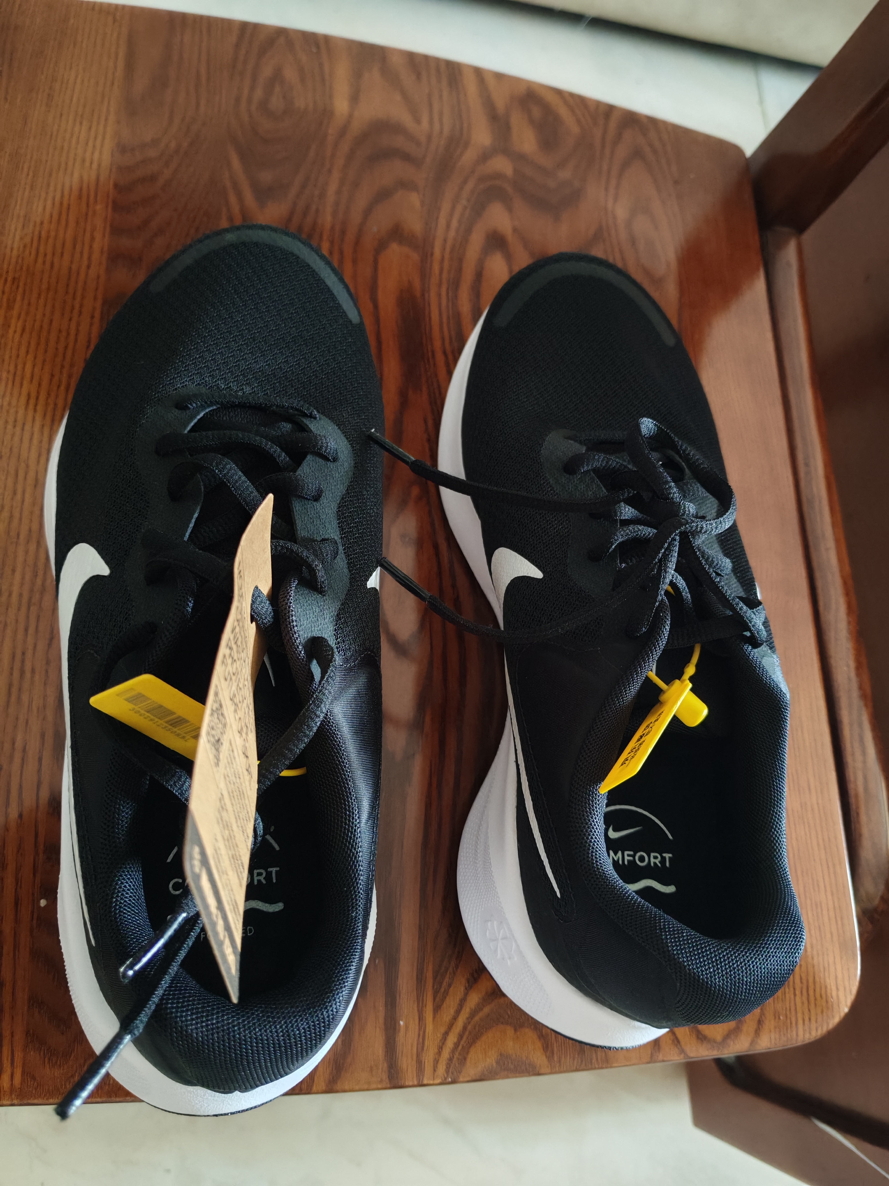 耐克NIKE跑步鞋男子透气宽版REVOLUTION 7运动鞋FB8501-002黑白42.5 实拍图