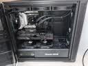 长城（Great Wall）冰霜X3黑色电脑机箱（MATX/360水冷位/磁吸翻门/细网孔金属面板/U3/9风扇位/五槽PCI/兼容5080） 实拍图