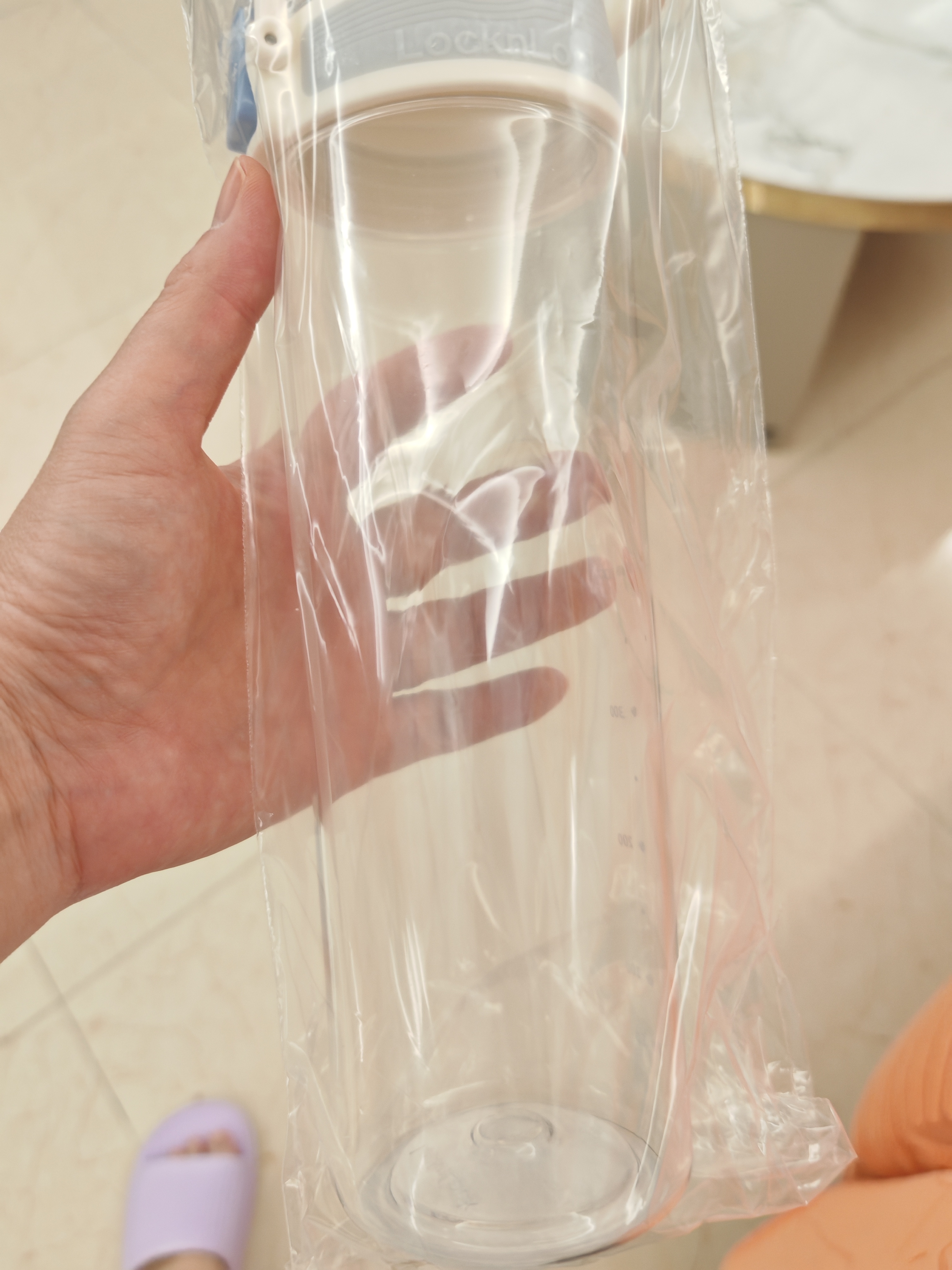 乐扣乐扣（LOCK&LOCK）人鱼线塑料运动水杯便携水壶夏天带提手男女水杯子700ML淡蓝色 实拍图